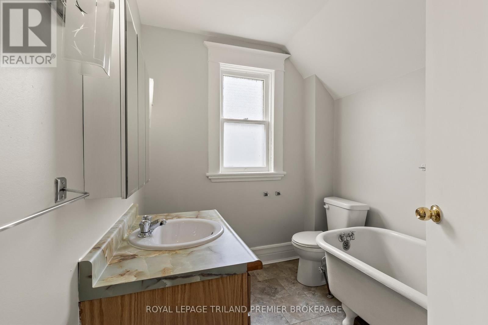 653 PRINCESS AVENUE Image 23