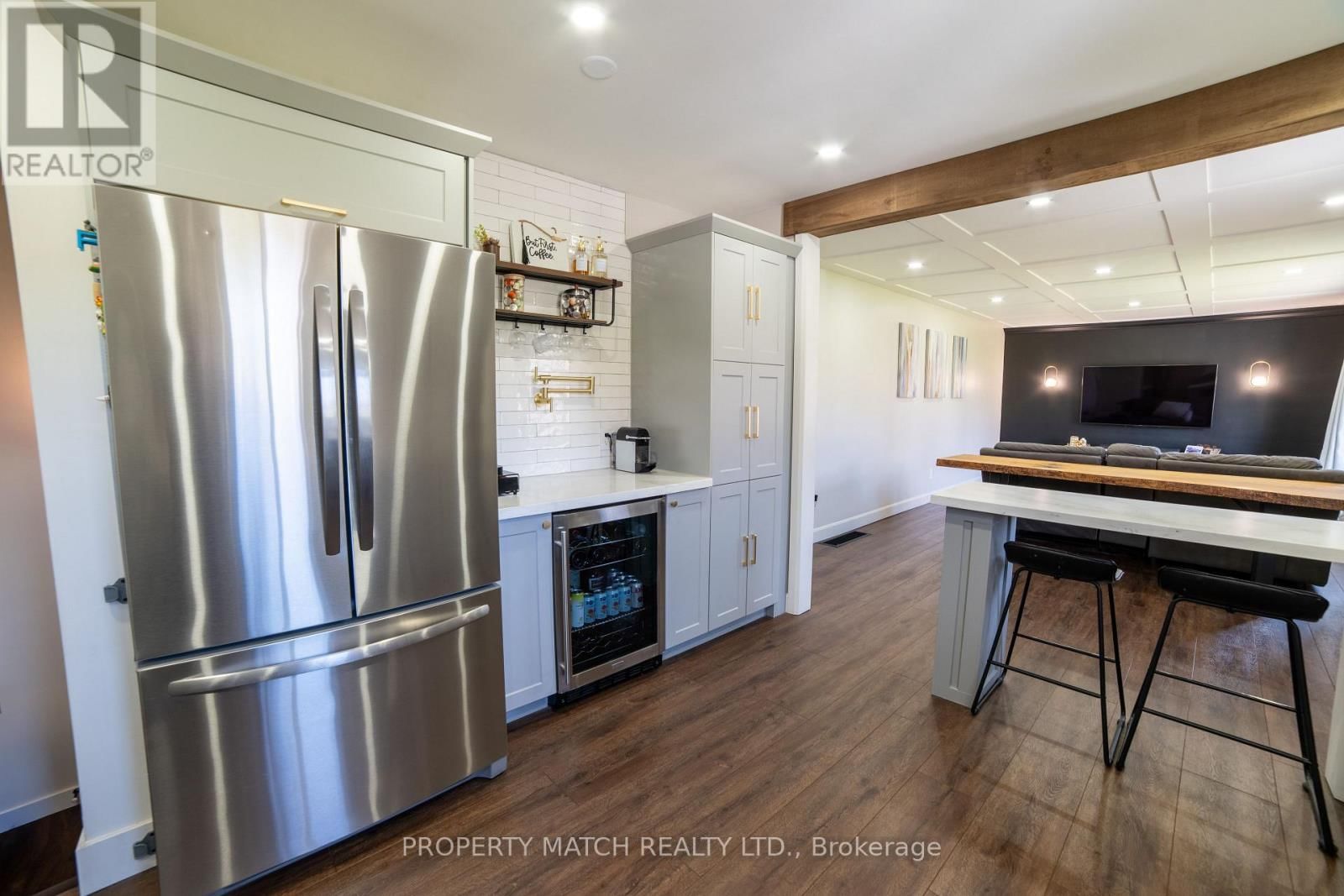 16 SIMMONS STREET Image 10