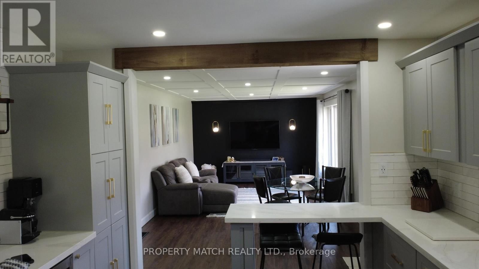 16 SIMMONS STREET Image 11