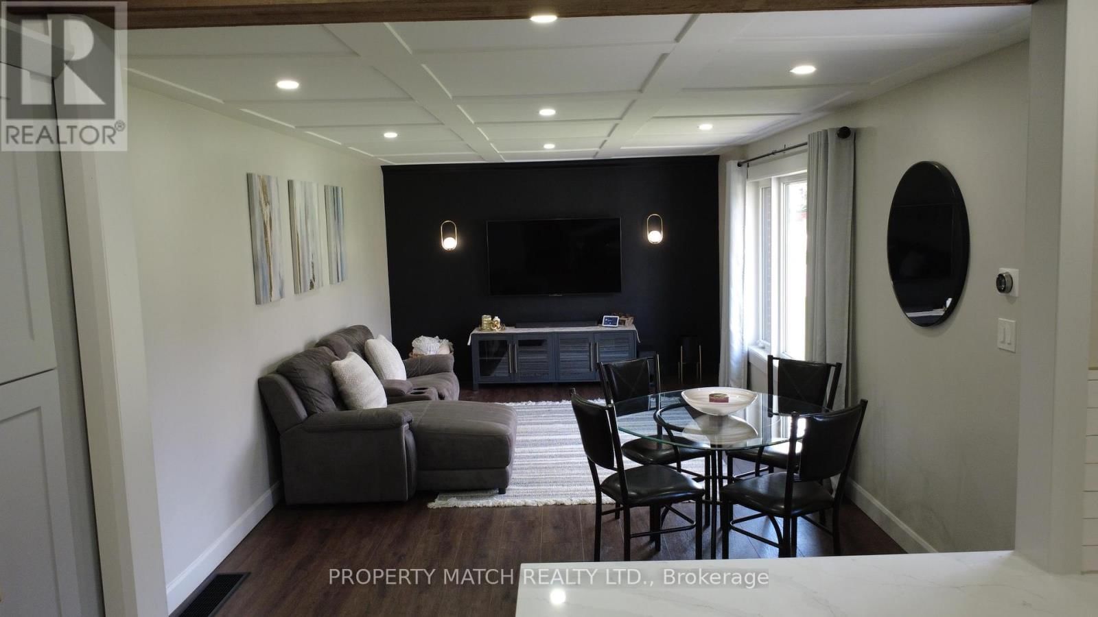 16 SIMMONS STREET Image 13