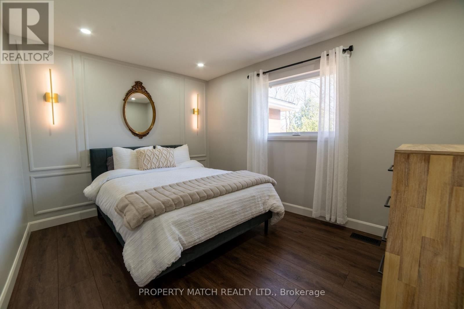 16 SIMMONS STREET Image 14