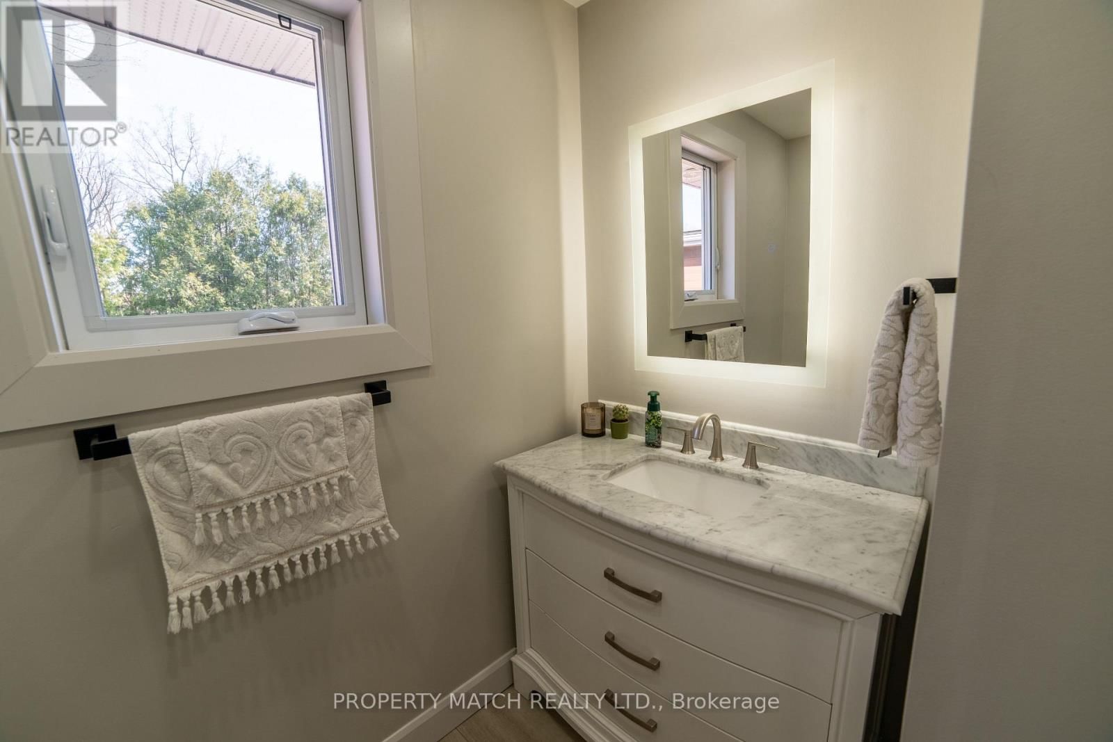 16 SIMMONS STREET Image 17