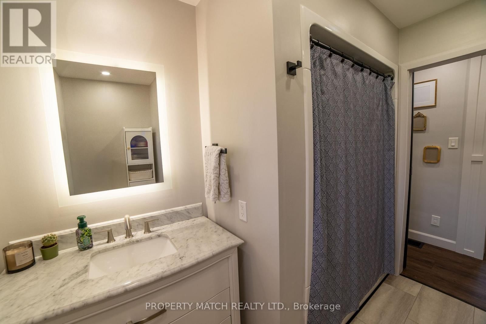 16 SIMMONS STREET Image 18