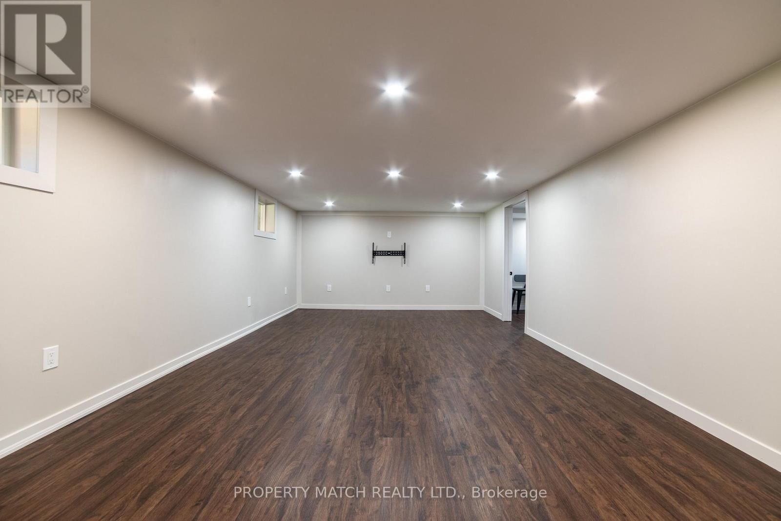 16 SIMMONS STREET Image 22