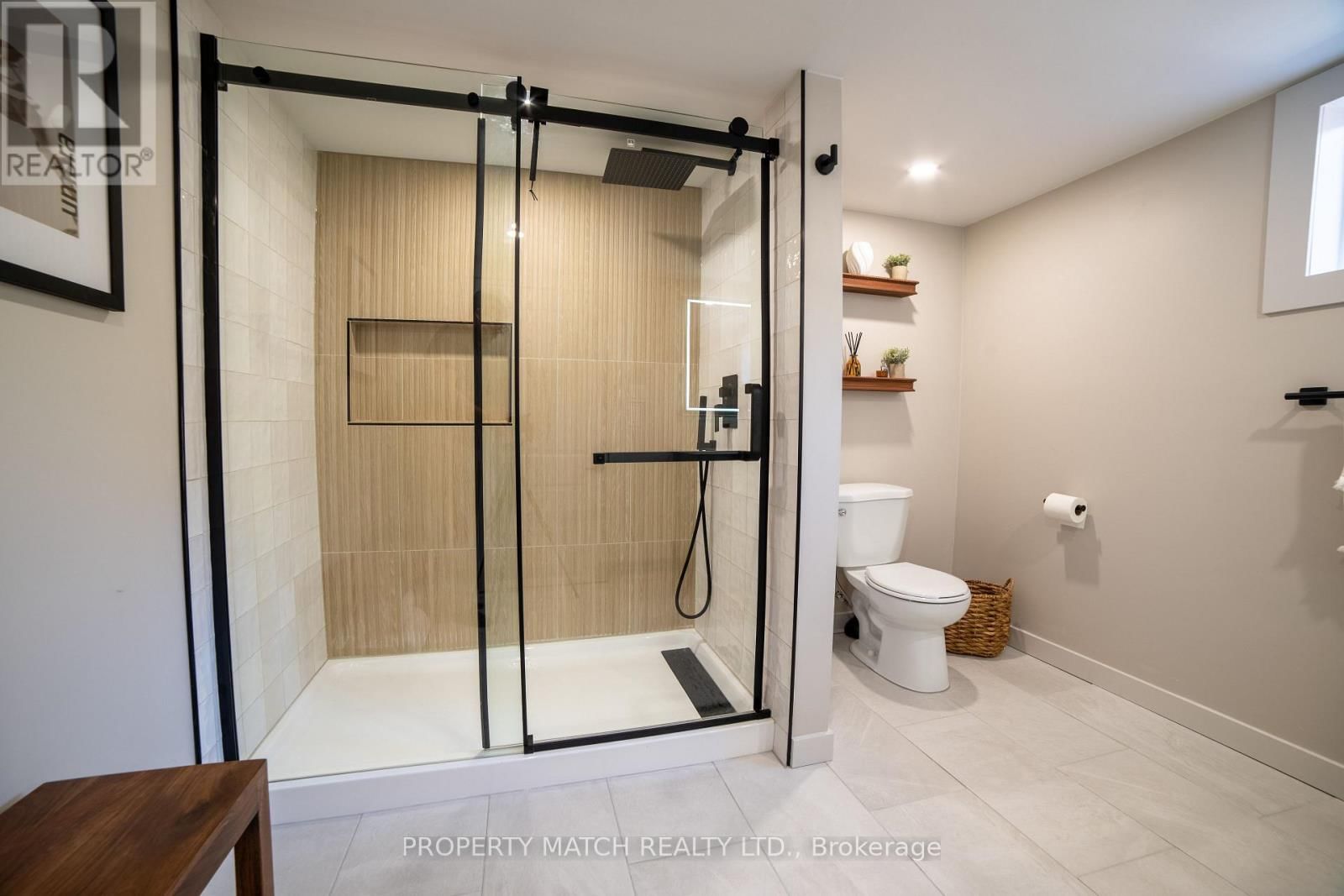 16 SIMMONS STREET Image 26