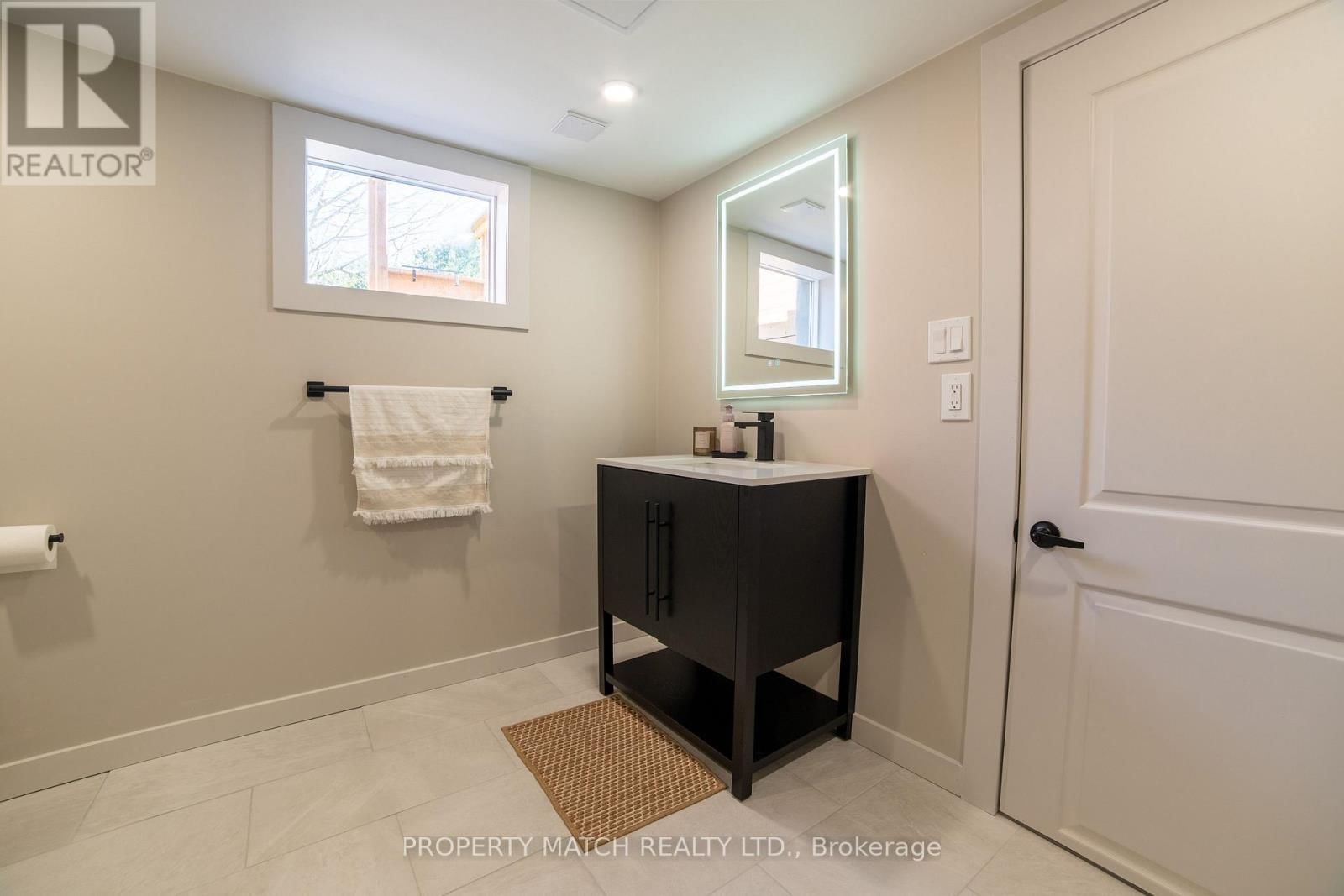 16 SIMMONS STREET Image 28