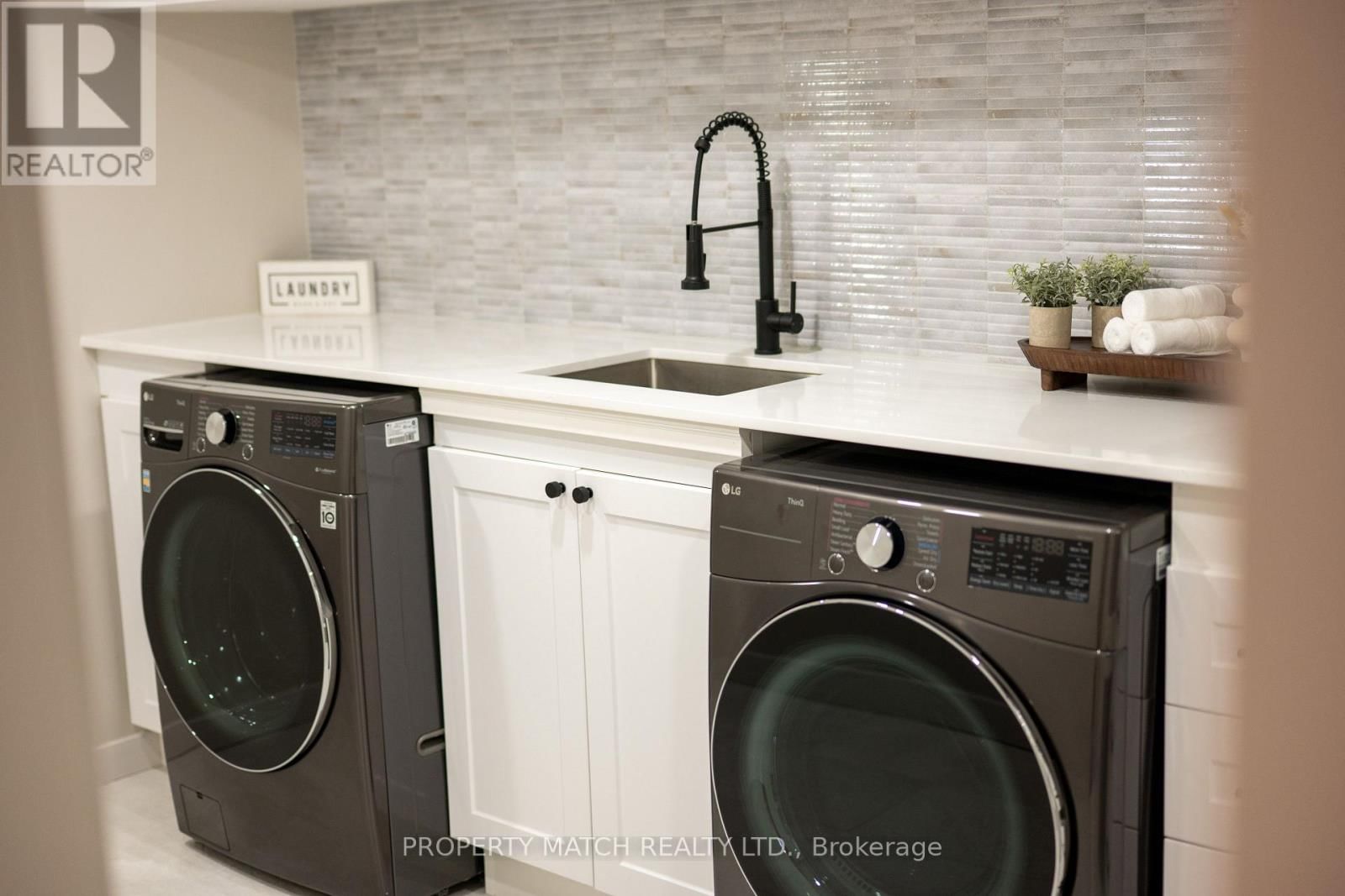 16 SIMMONS STREET Image 31