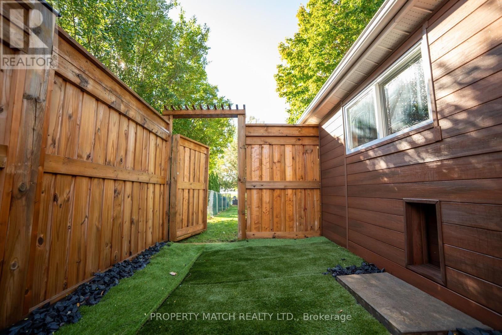 16 SIMMONS STREET Image 38