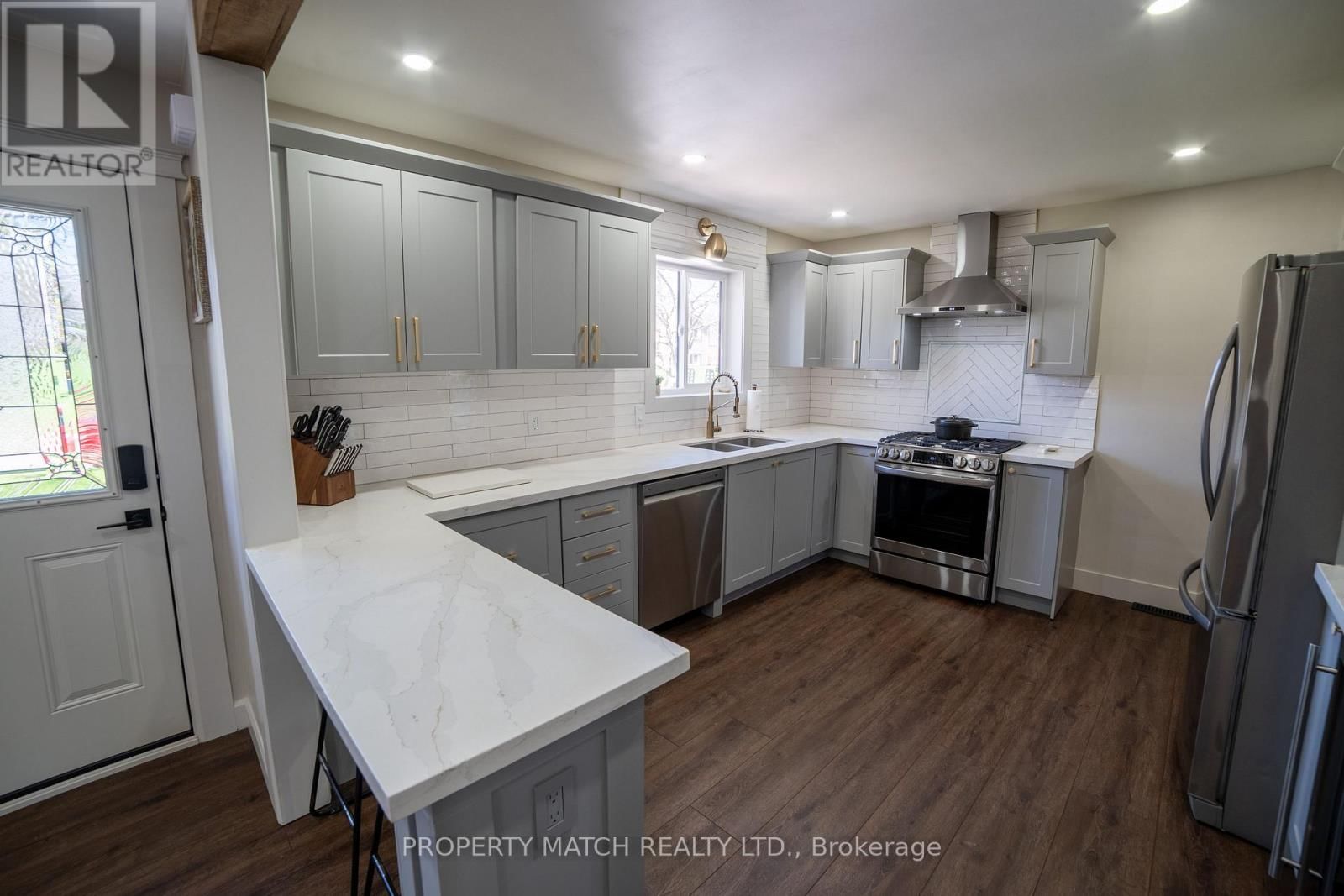 16 SIMMONS STREET Image 5