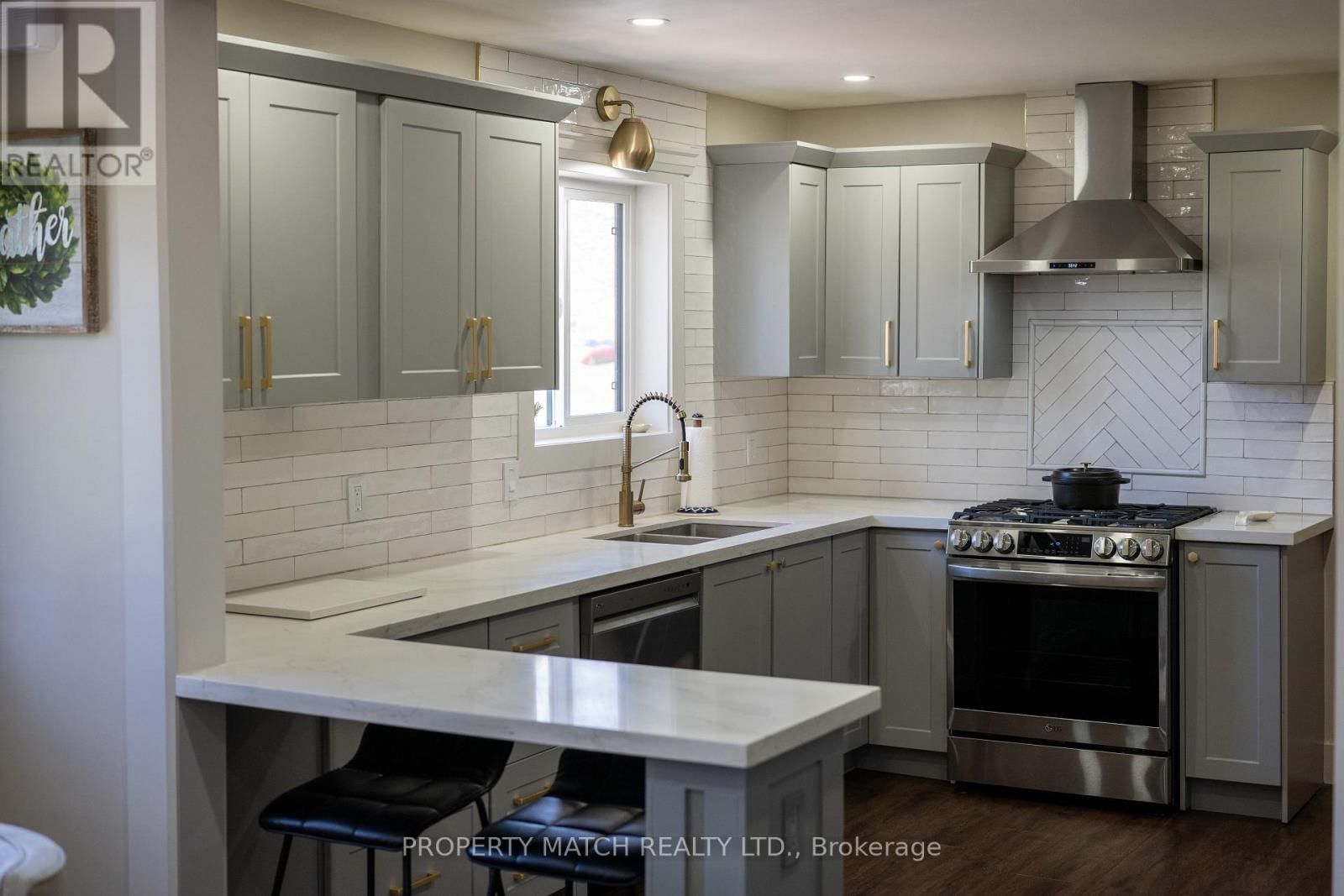 16 SIMMONS STREET Image 6