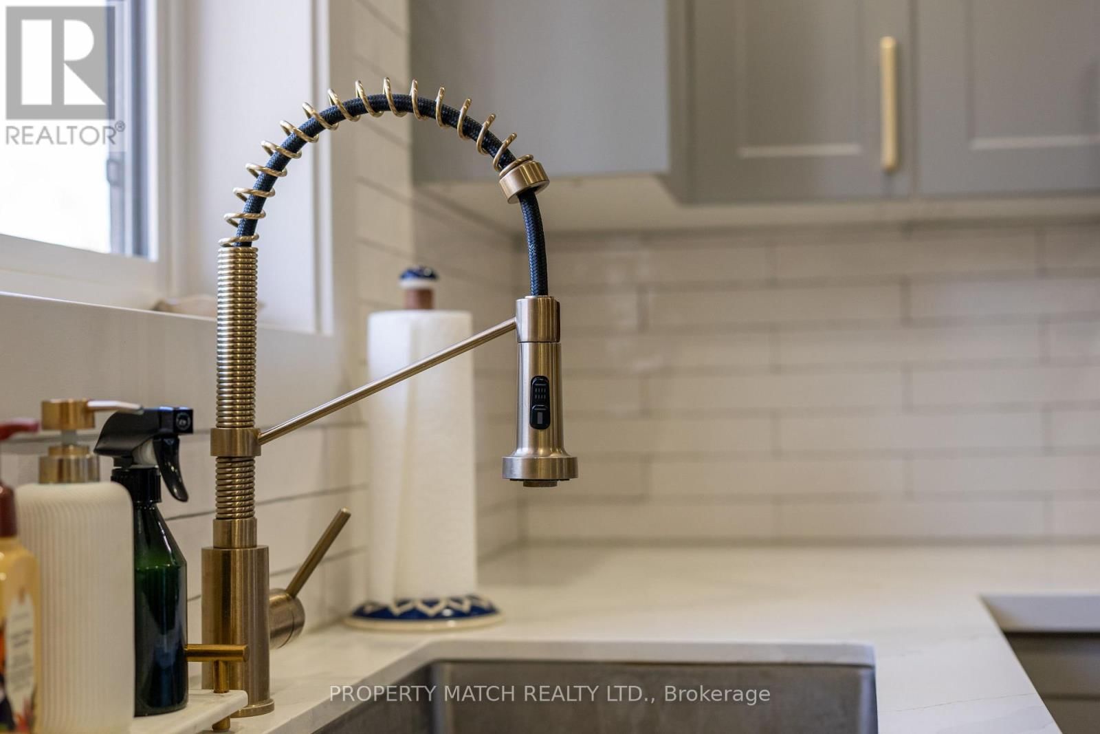 16 SIMMONS STREET Image 8