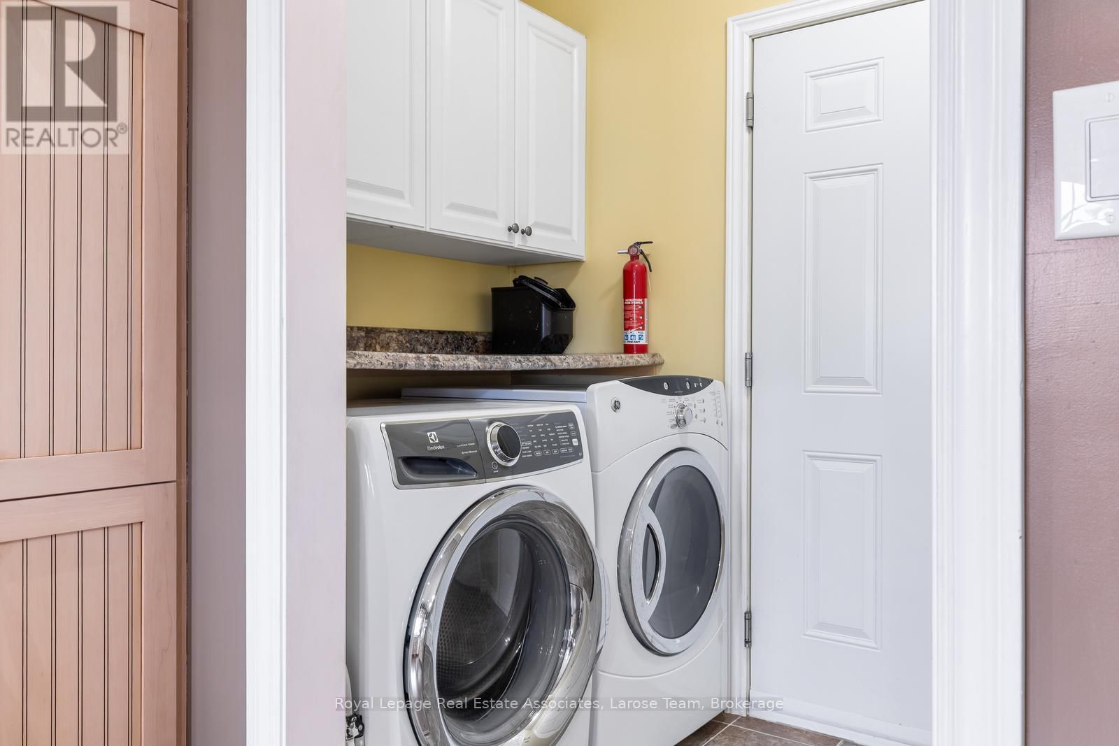 5484 ATTEMA CRESCENT Image 23