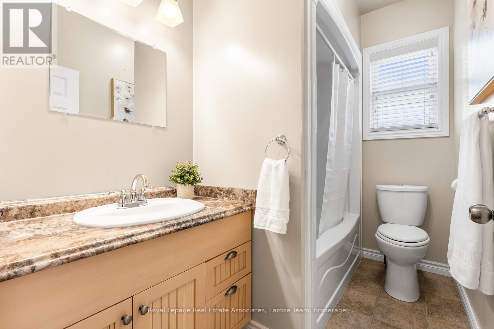 5484 ATTEMA CRESCENT Image 24