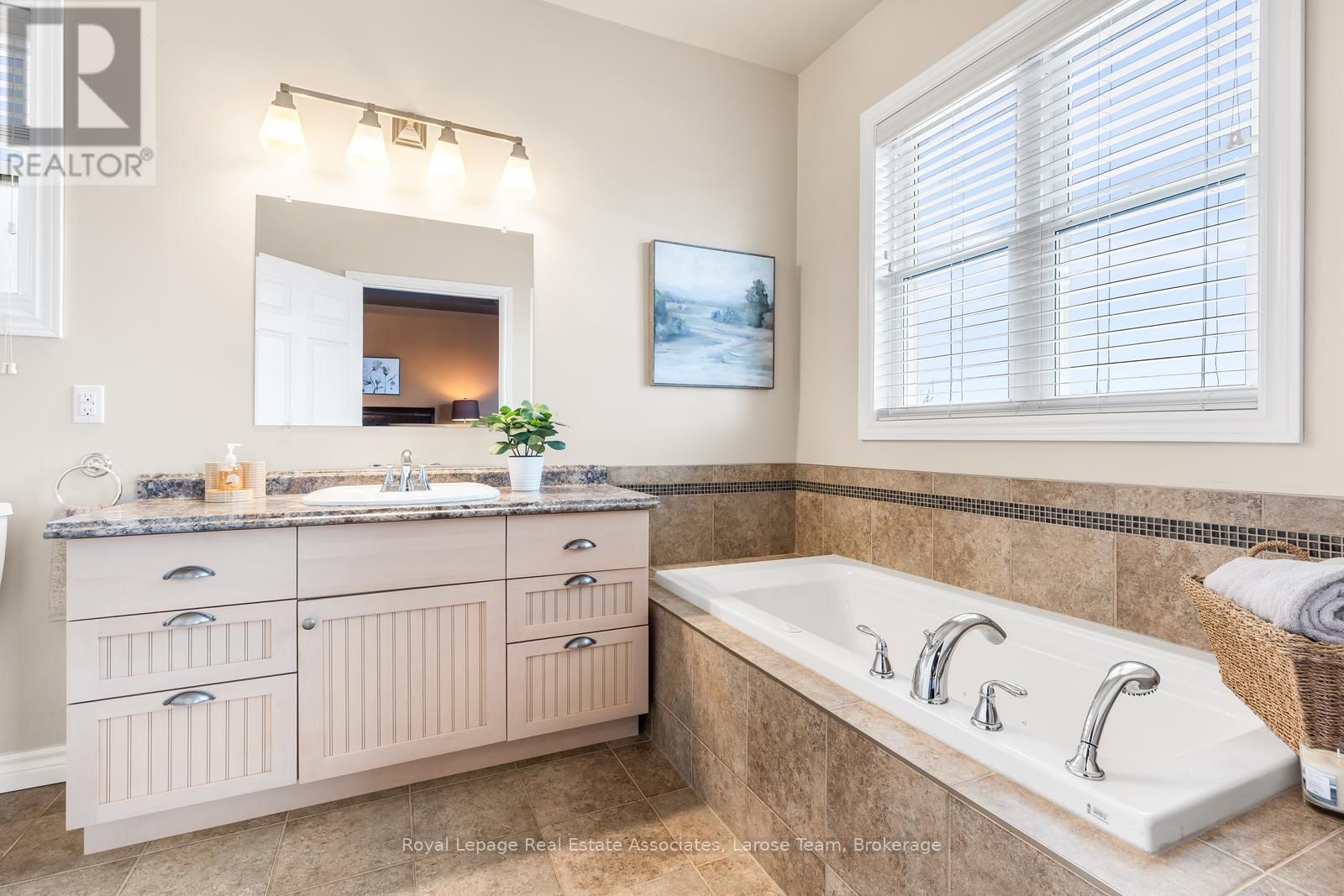 5484 ATTEMA CRESCENT Image 29