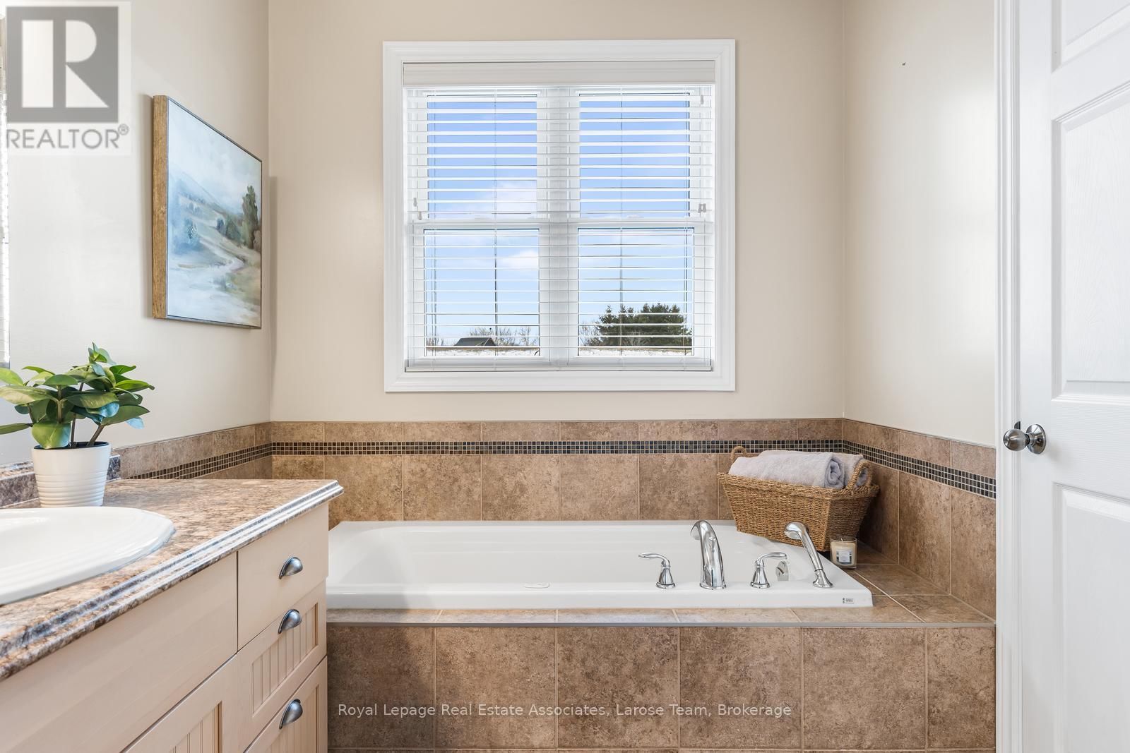 5484 ATTEMA CRESCENT Image 30