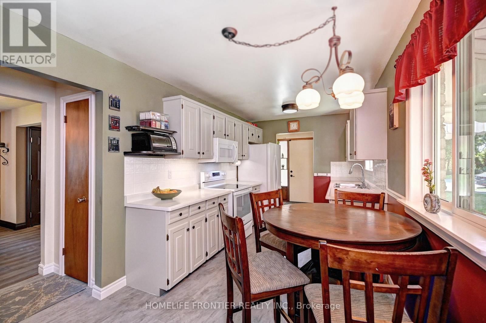 121 FOREST ROAD Image 12