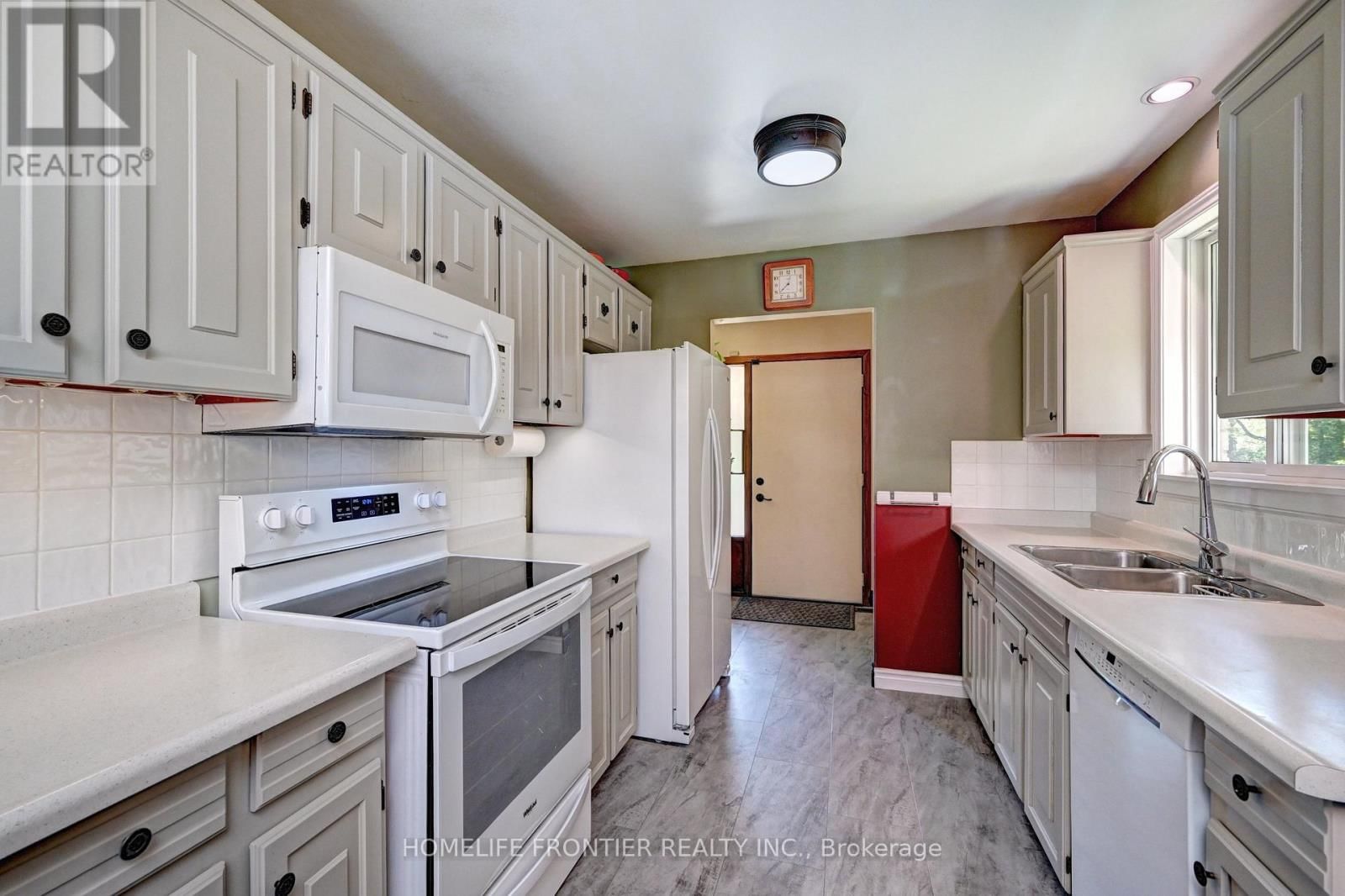 121 FOREST ROAD Image 13