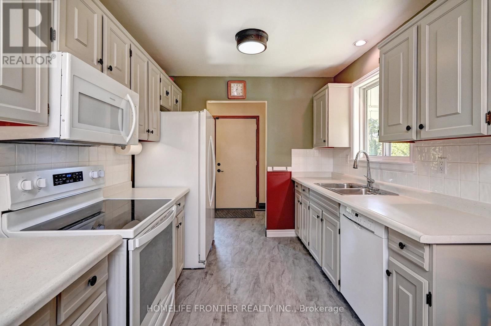 121 FOREST ROAD Image 14