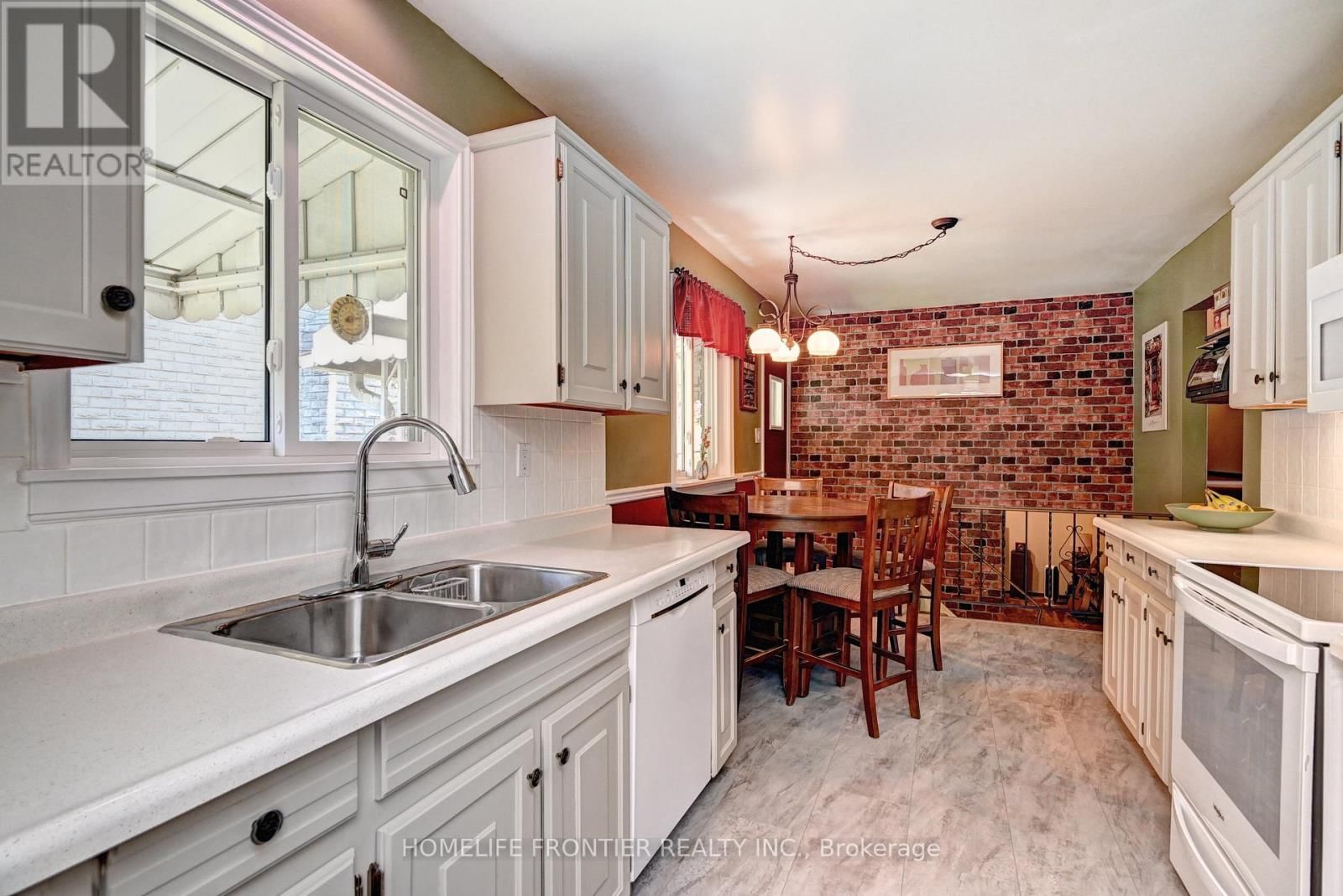 121 FOREST ROAD Image 15