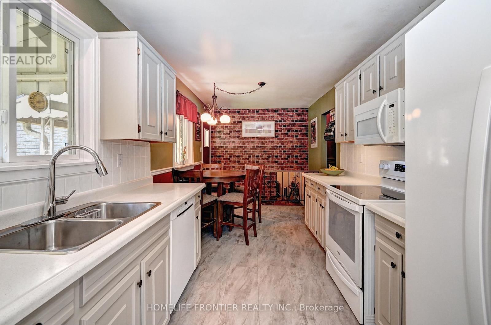 121 FOREST ROAD Image 16