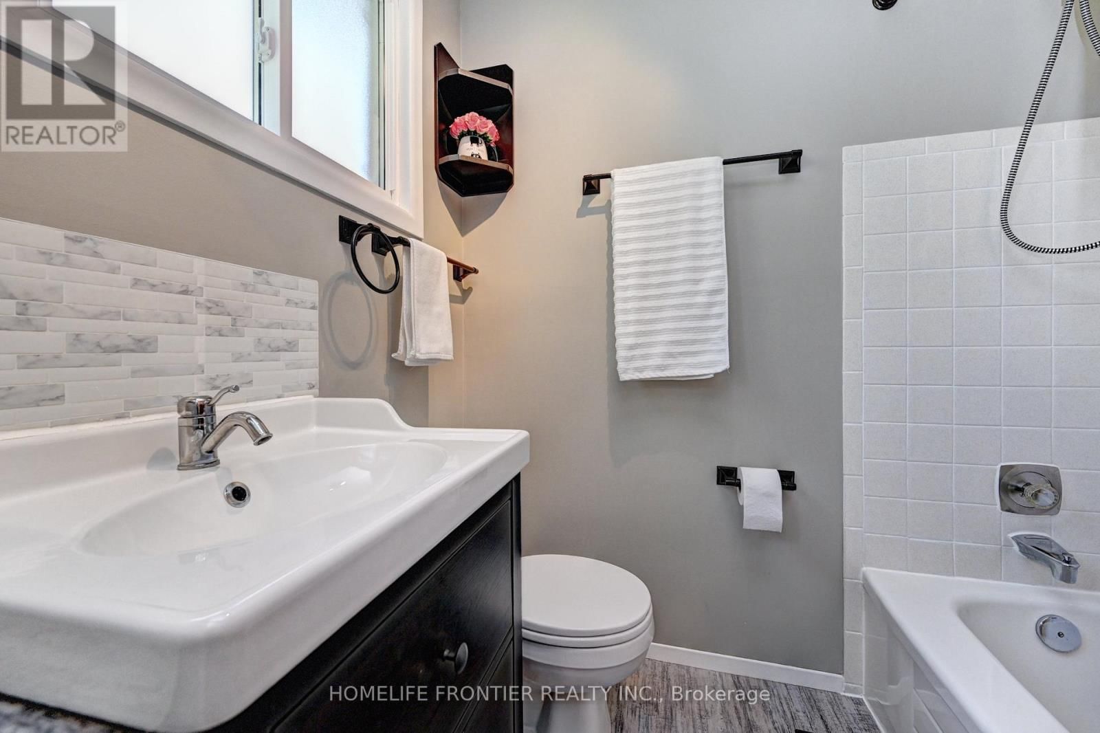 121 FOREST ROAD Image 19