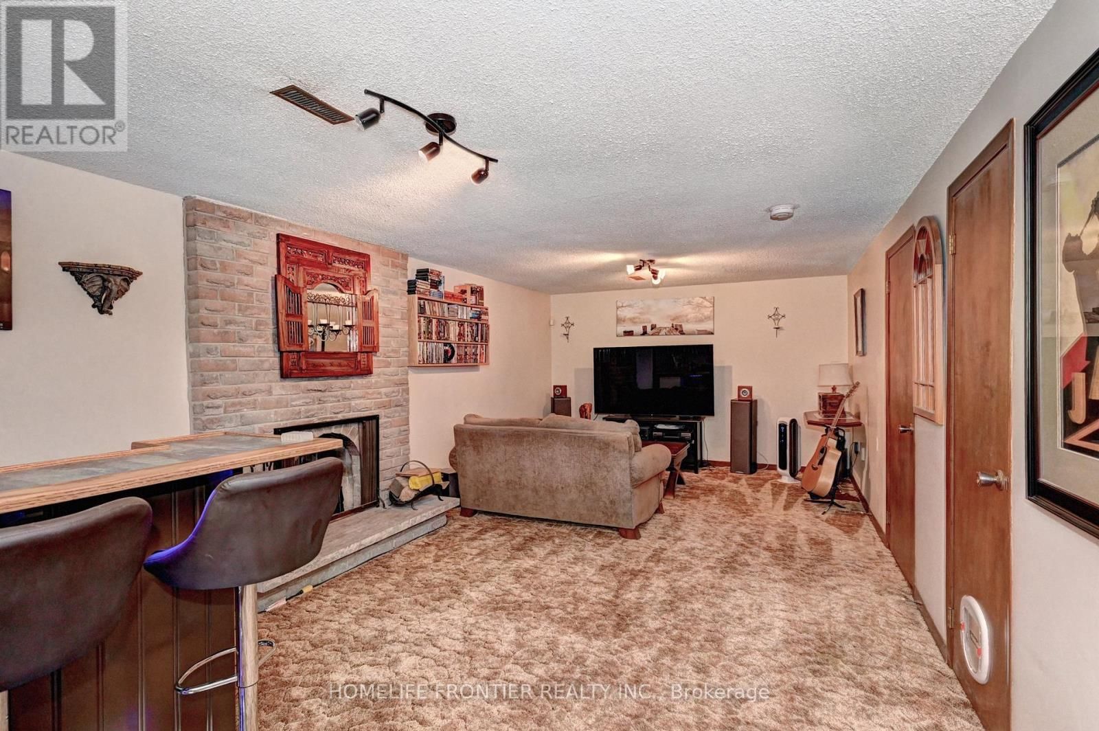 121 FOREST ROAD Image 25