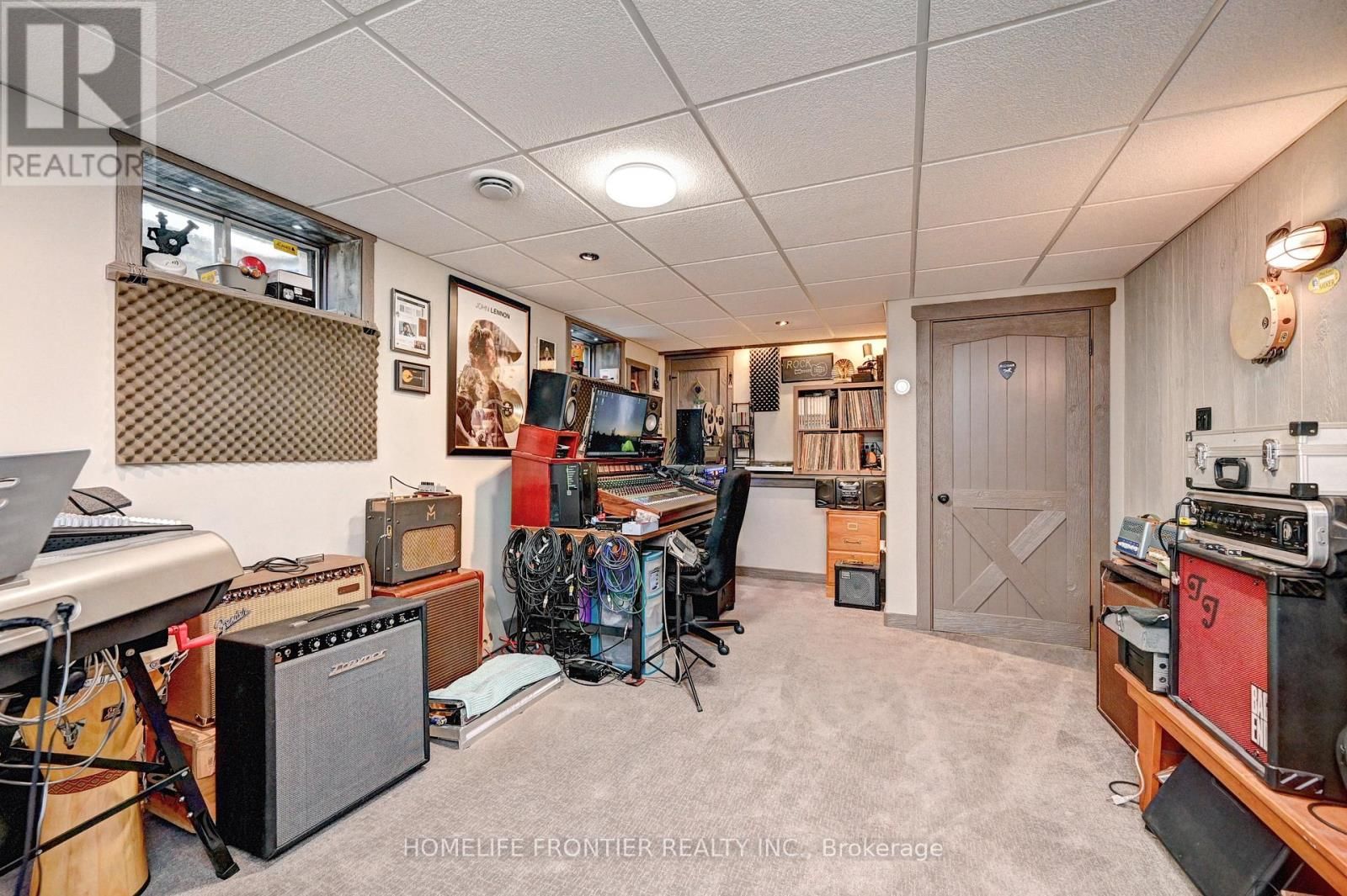 121 FOREST ROAD Image 27