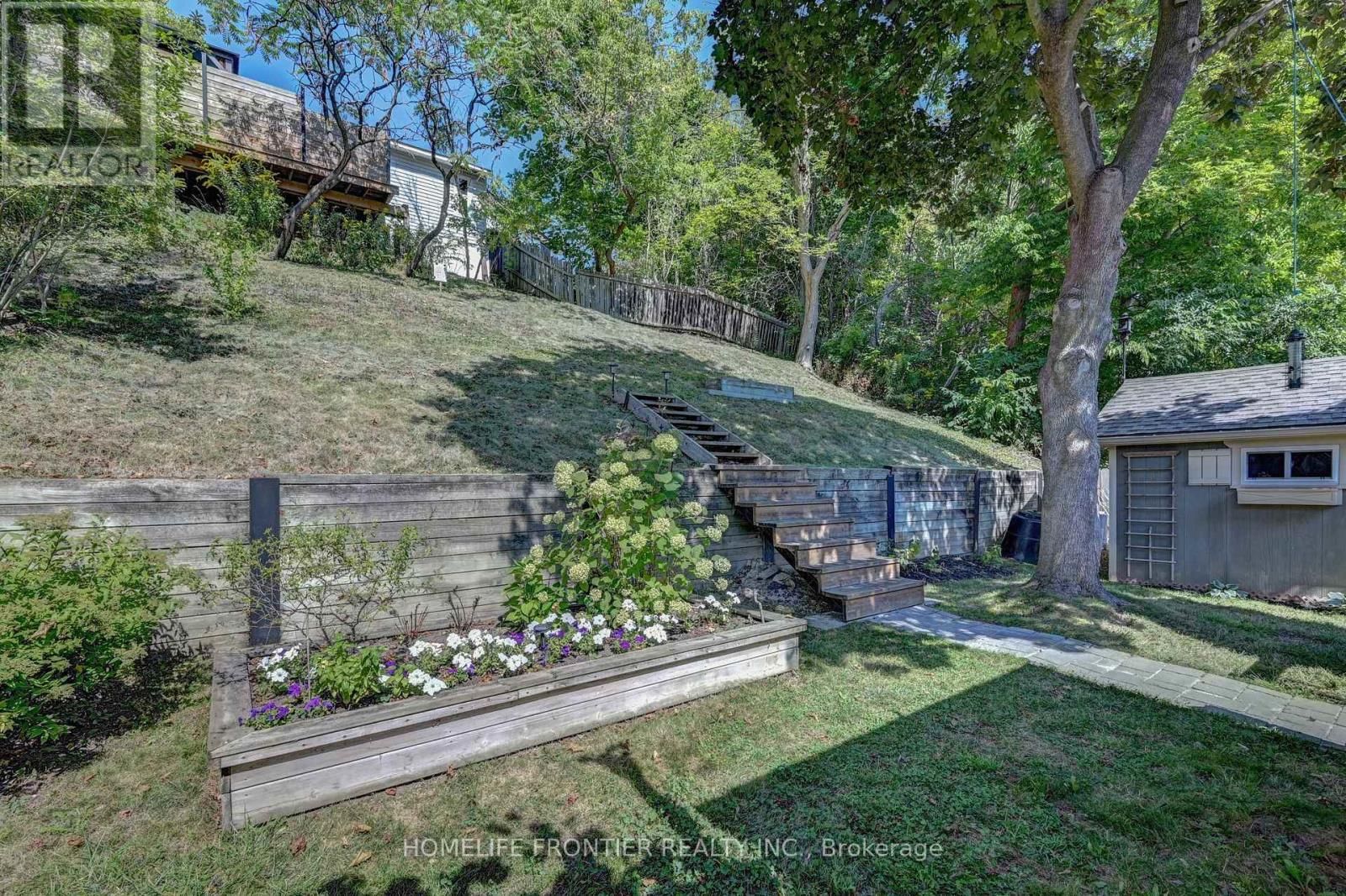 121 FOREST ROAD Image 28