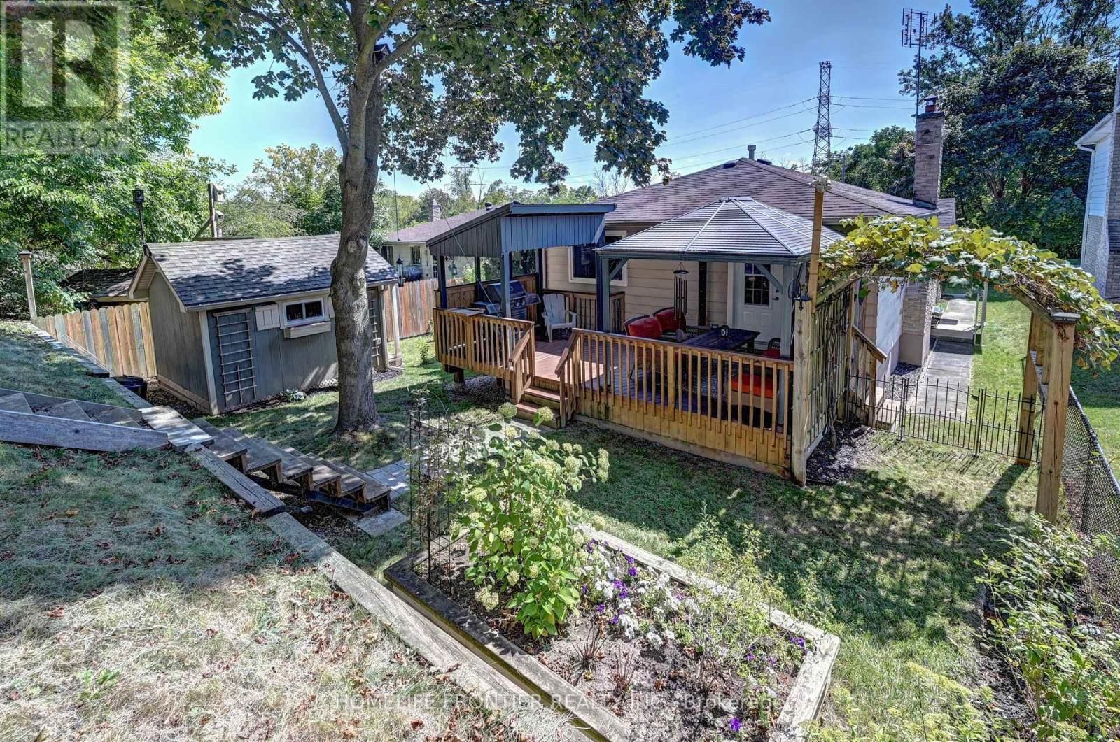 121 FOREST ROAD Image 32