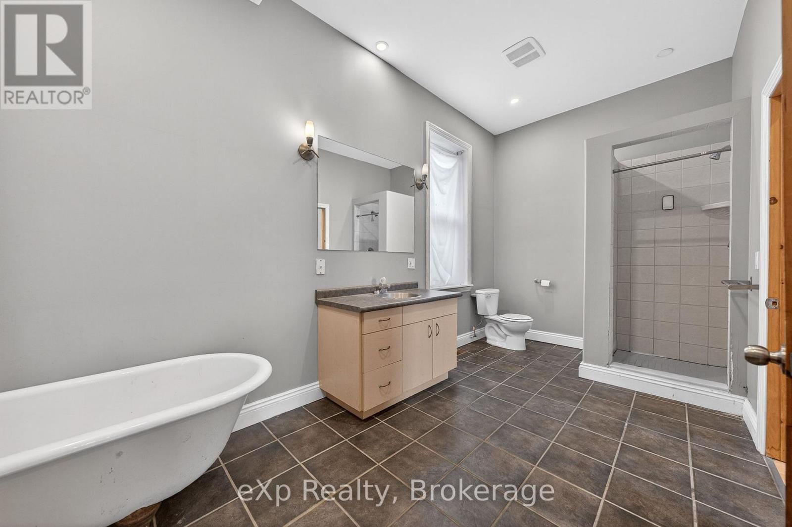 12 FLEET STREET Image 16