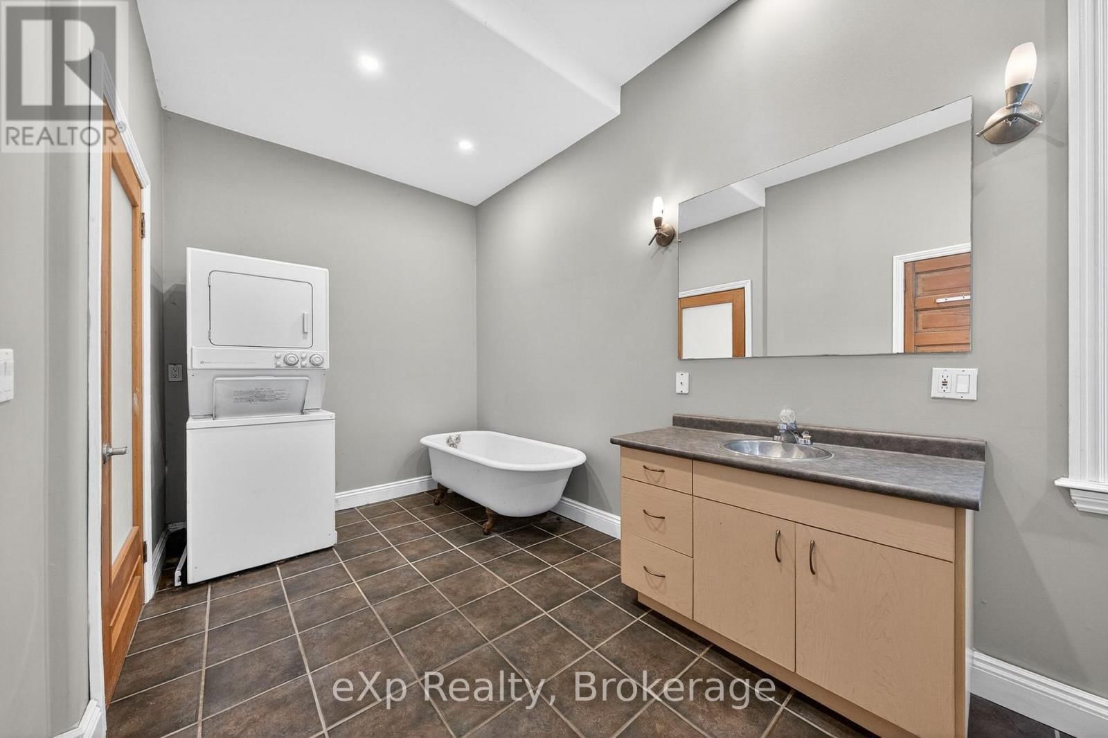 12 FLEET STREET Image 17