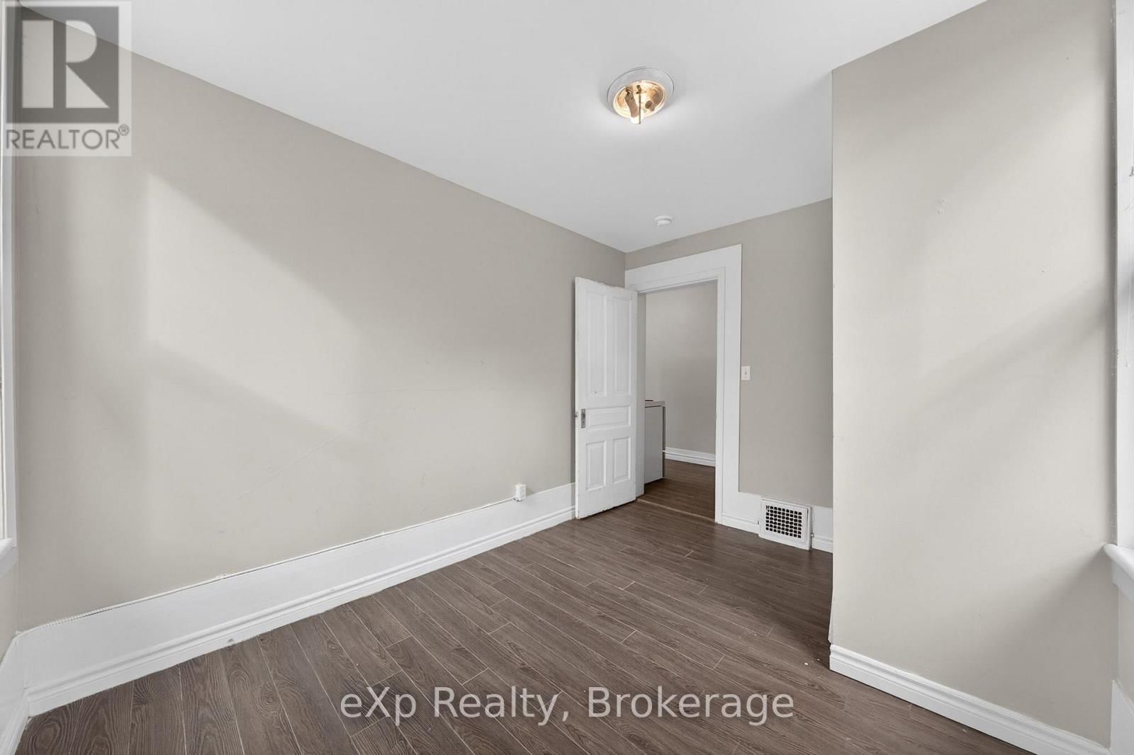 12 FLEET STREET Image 24