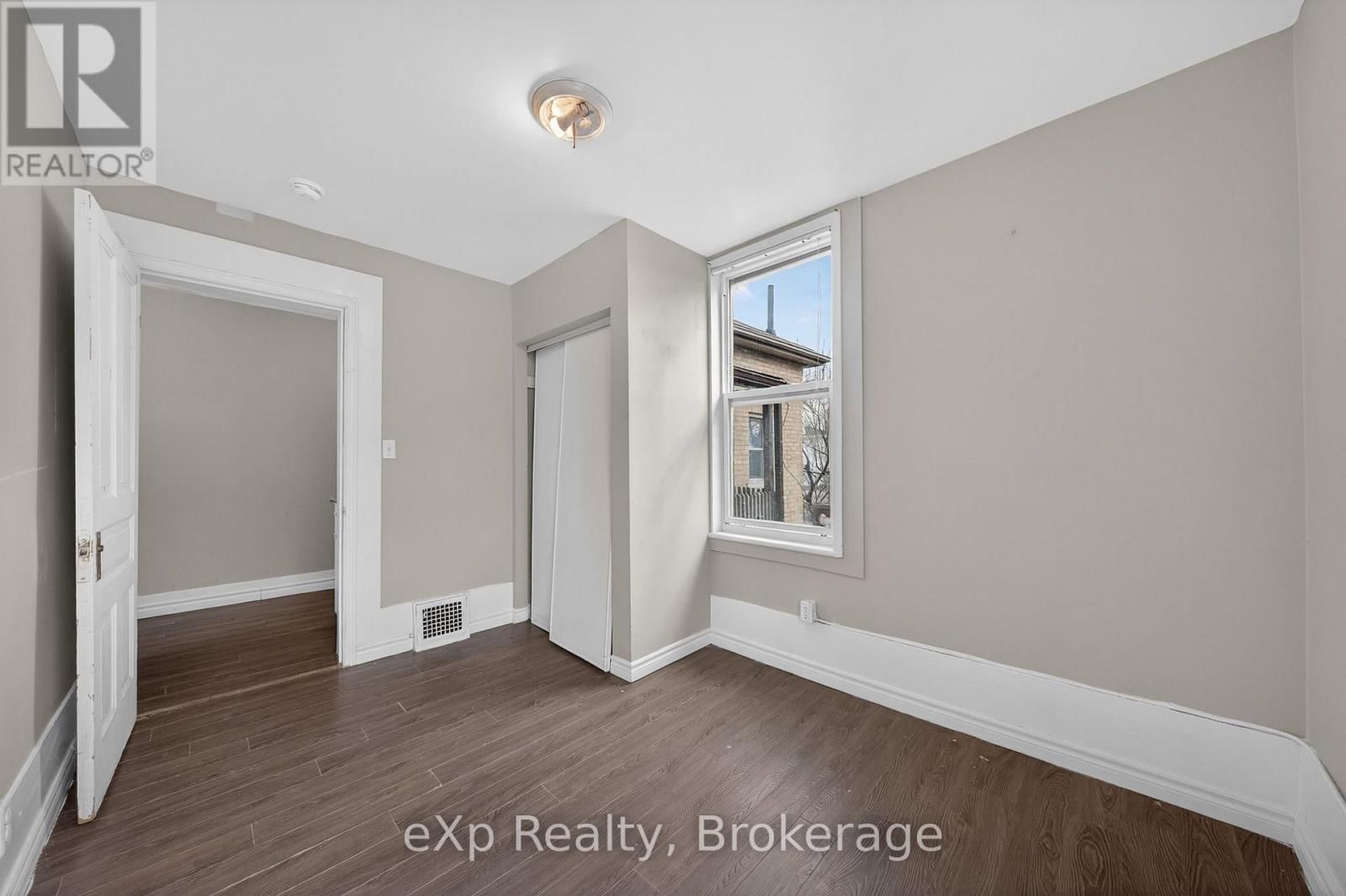 12 FLEET STREET Image 25