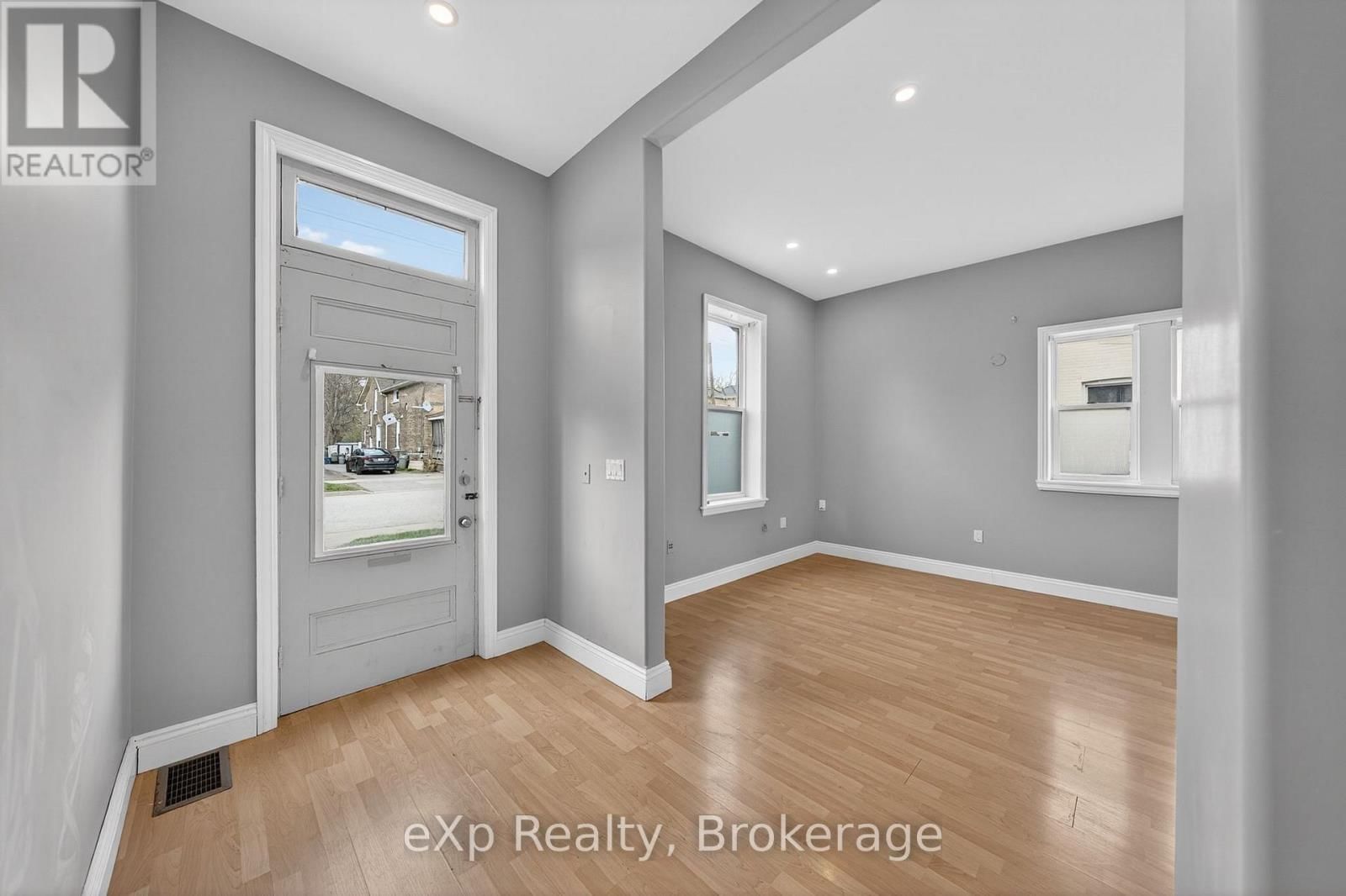 12 FLEET STREET Image 4