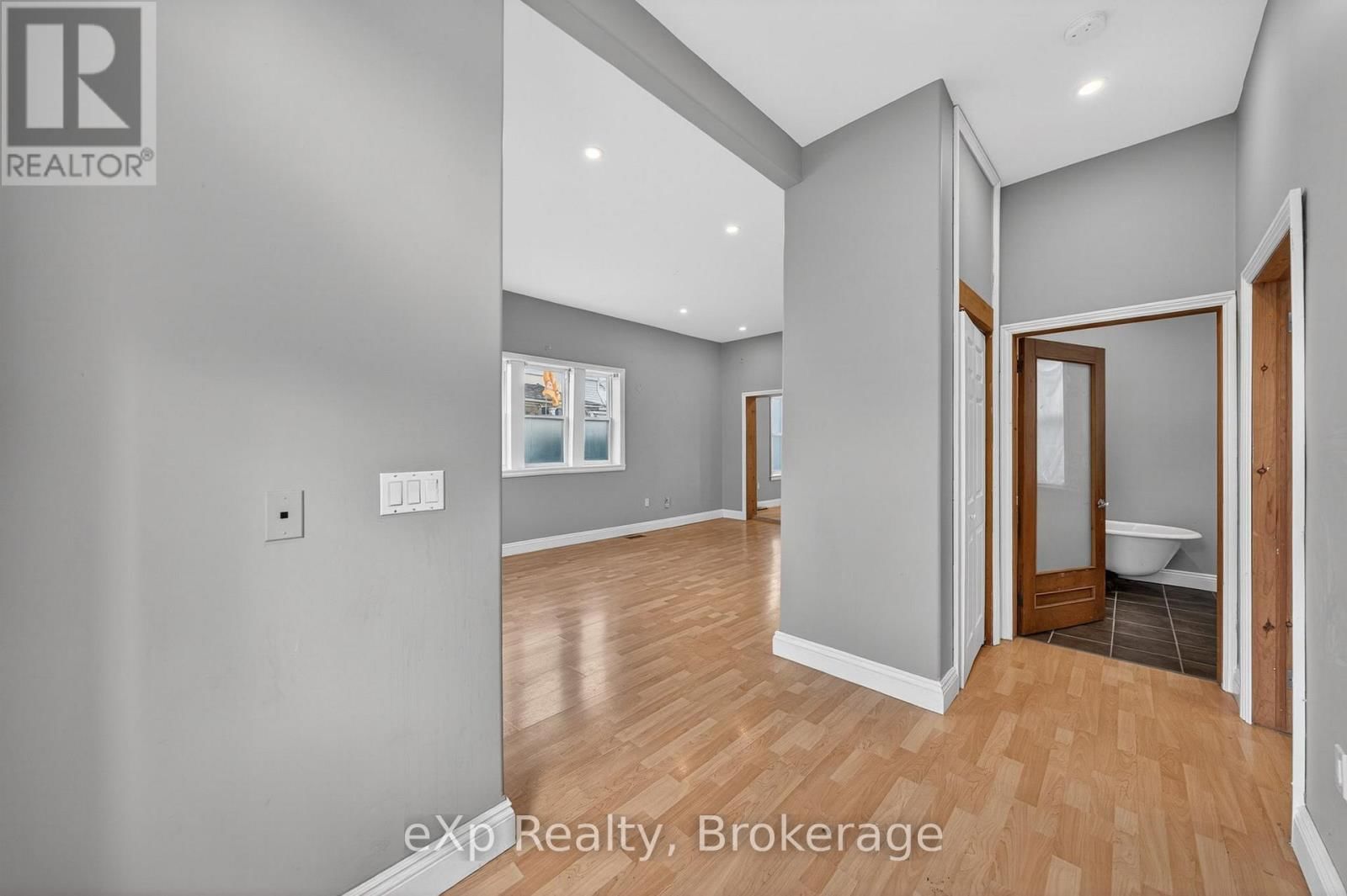 12 FLEET STREET Image 5