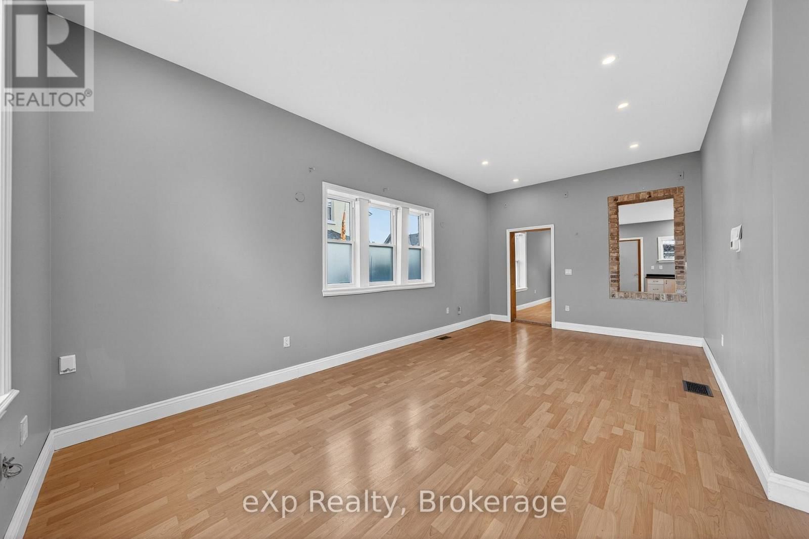 12 FLEET STREET Image 6