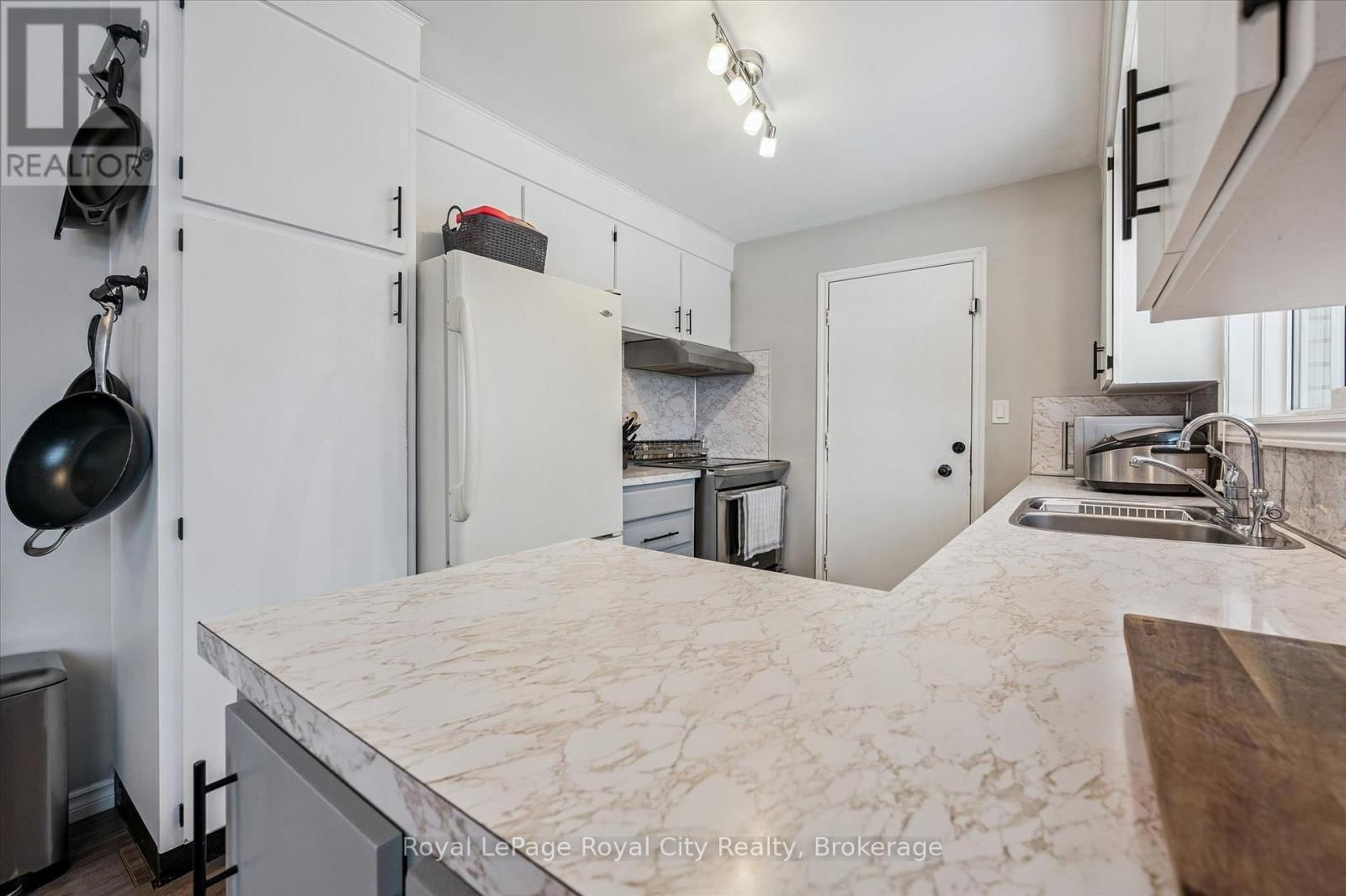 38 BRENTWOOD DRIVE Image 15