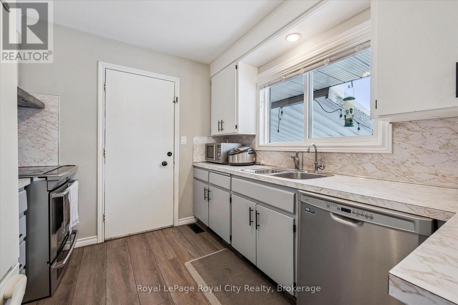 38 BRENTWOOD DRIVE Image 17