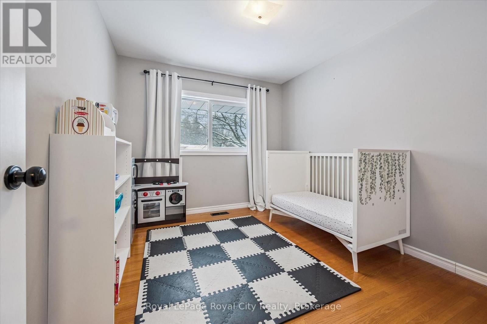 38 BRENTWOOD DRIVE Image 21