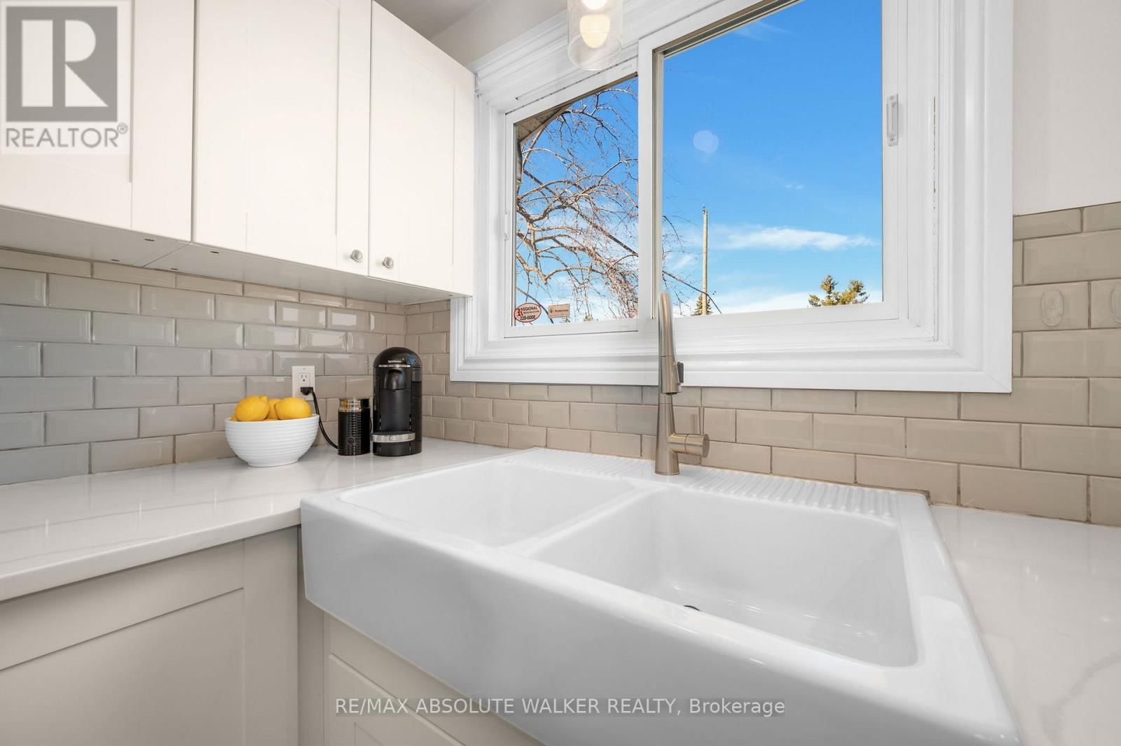 2052 VALLEY DRIVE Image 11