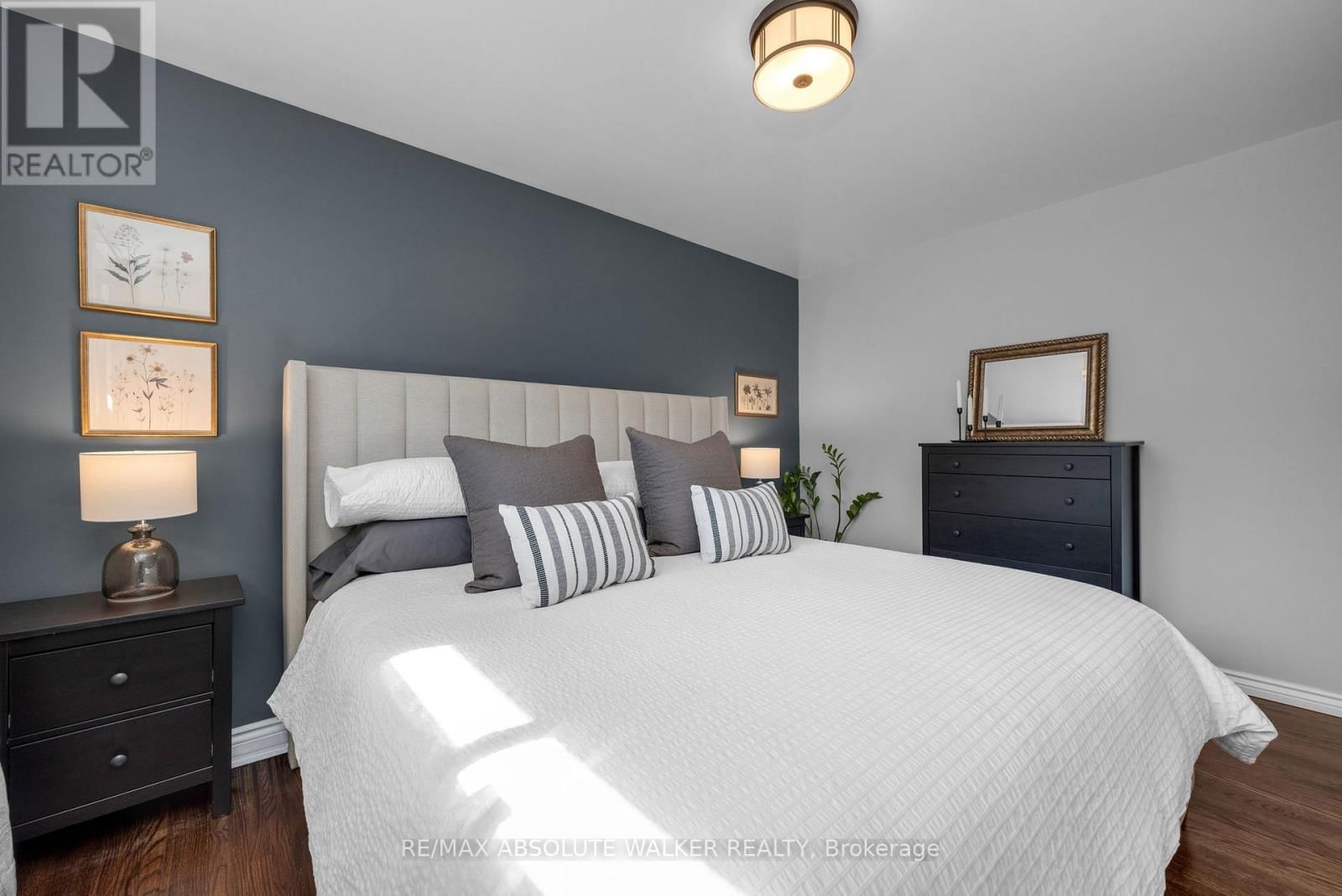 2052 VALLEY DRIVE Image 13