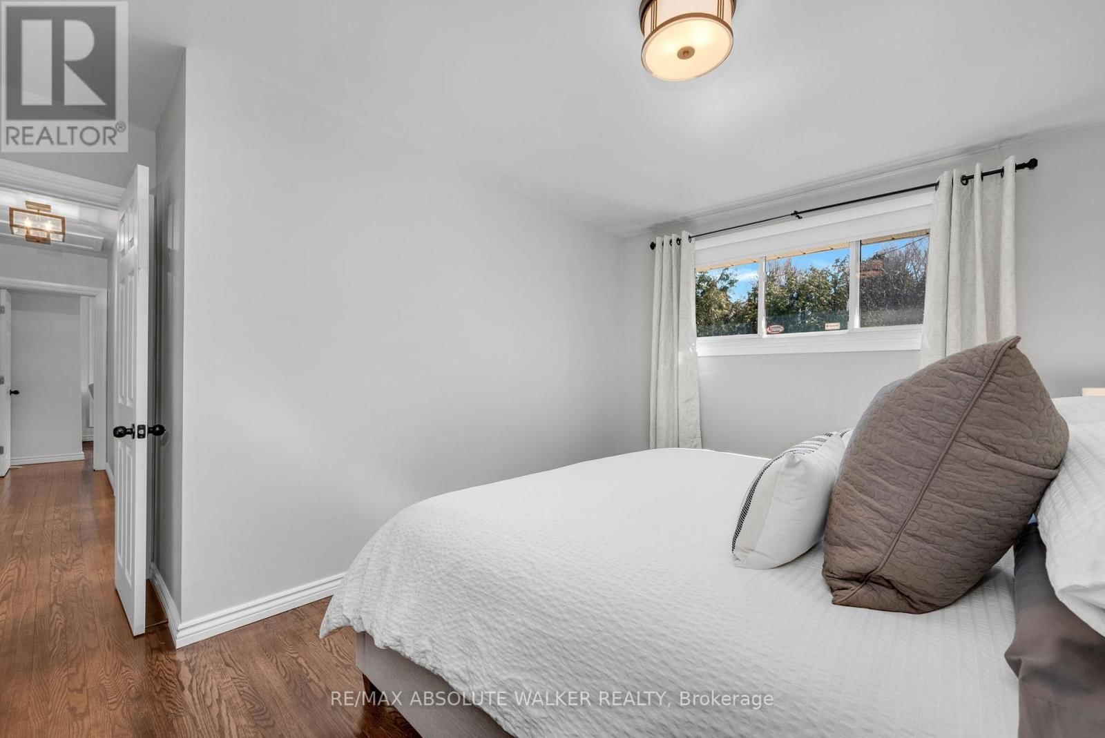 2052 VALLEY DRIVE Image 14