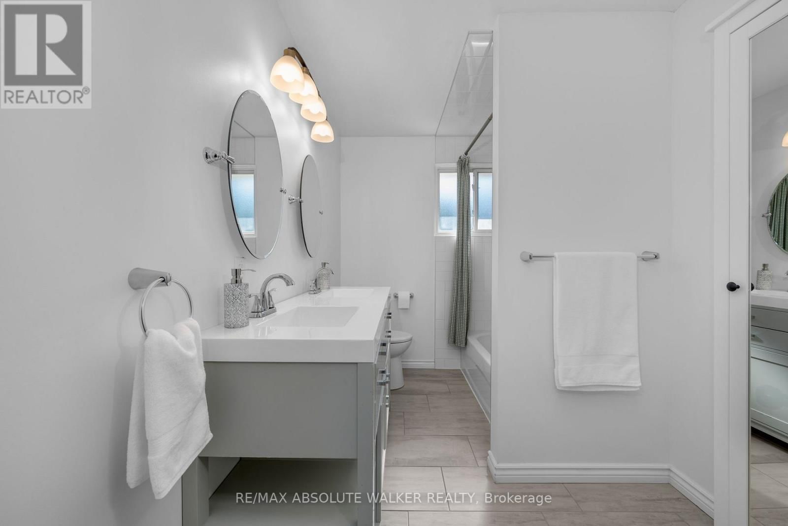 2052 VALLEY DRIVE Image 15