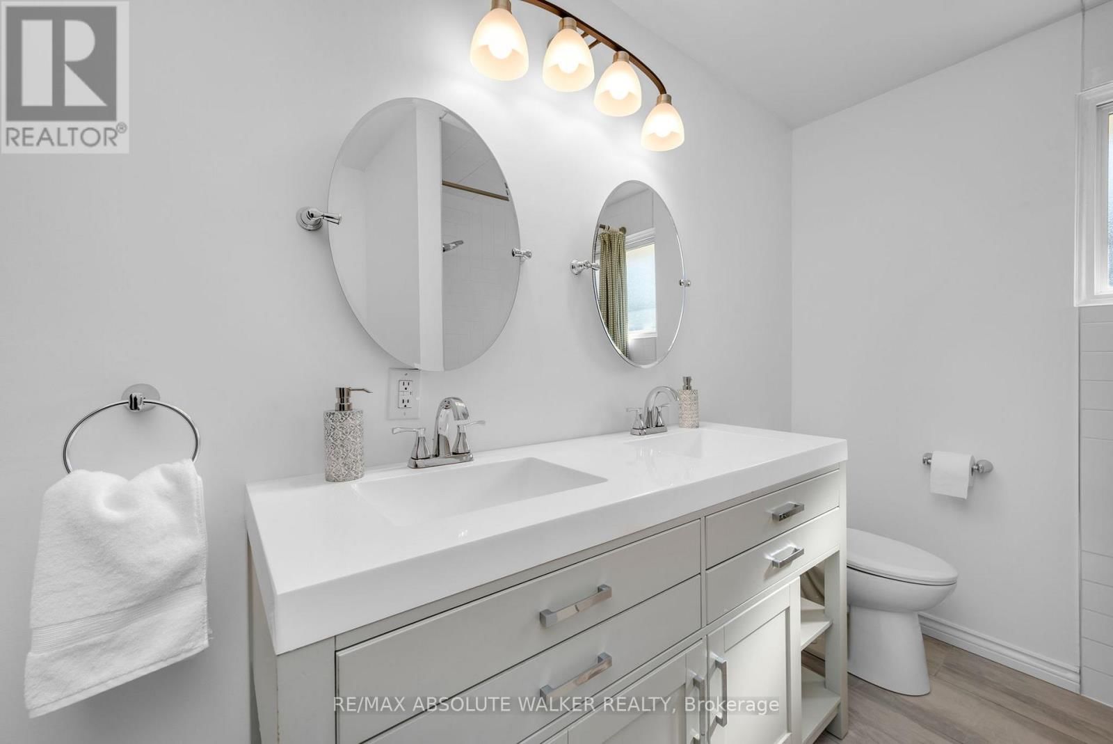 2052 VALLEY DRIVE Image 16