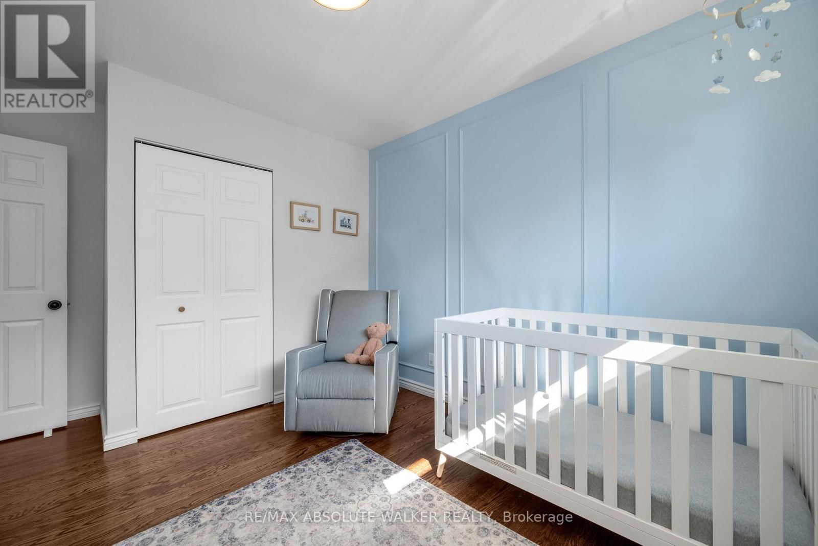 2052 VALLEY DRIVE Image 18