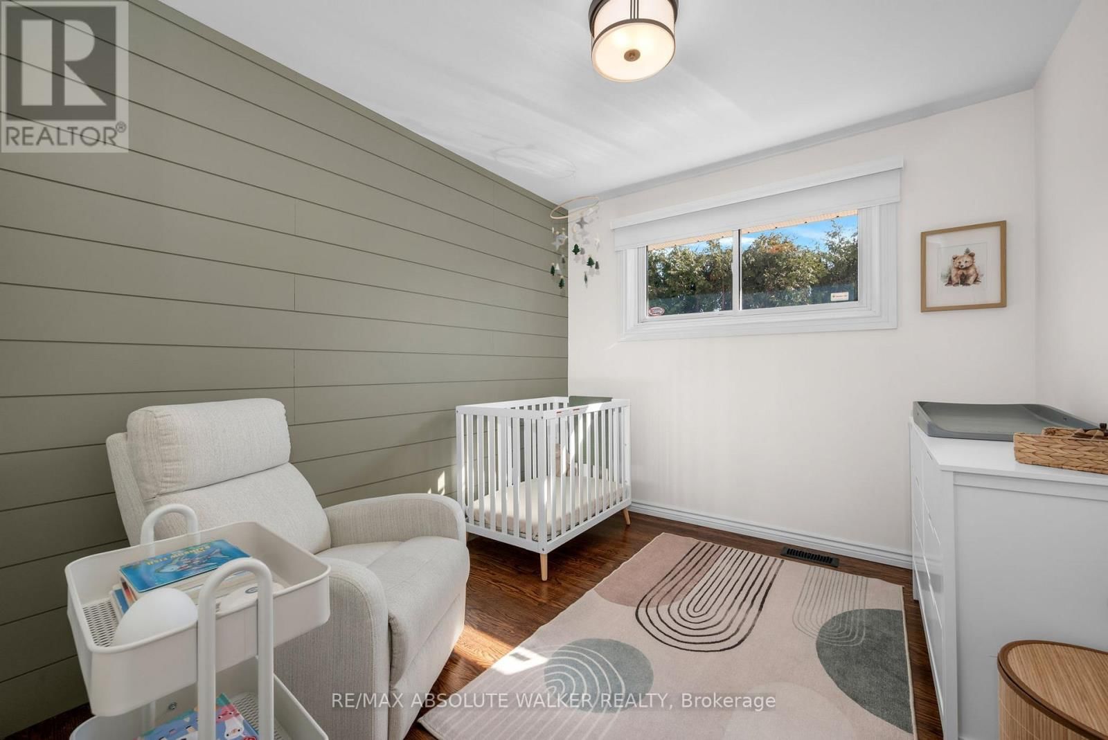 2052 VALLEY DRIVE Image 19