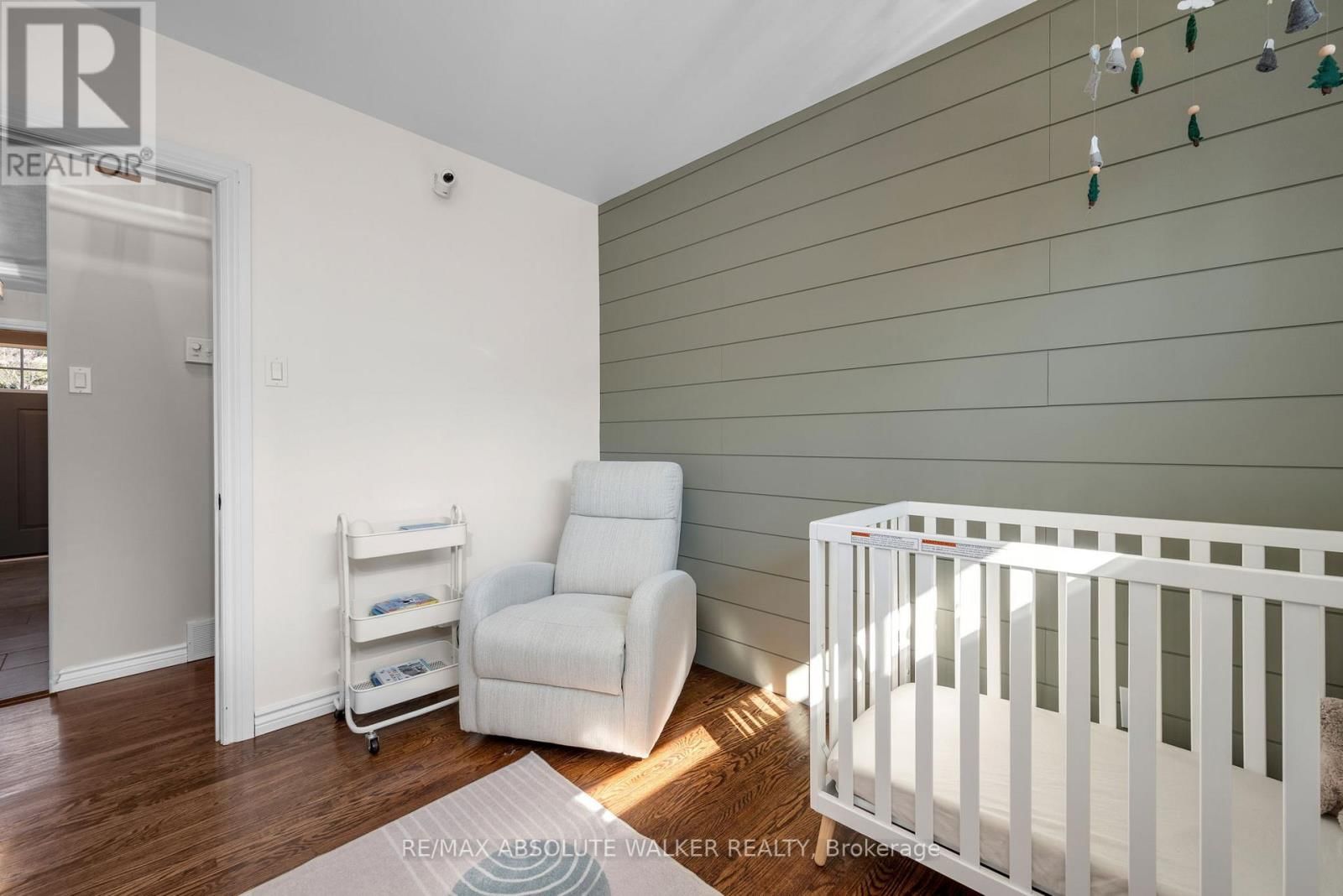 2052 VALLEY DRIVE Image 20