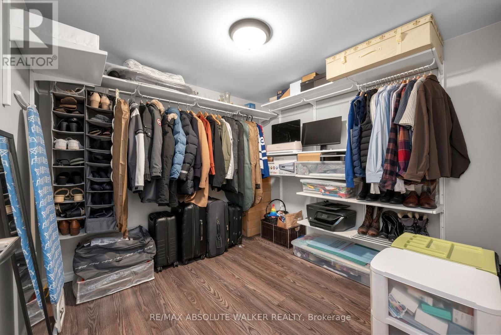 2052 VALLEY DRIVE Image 27