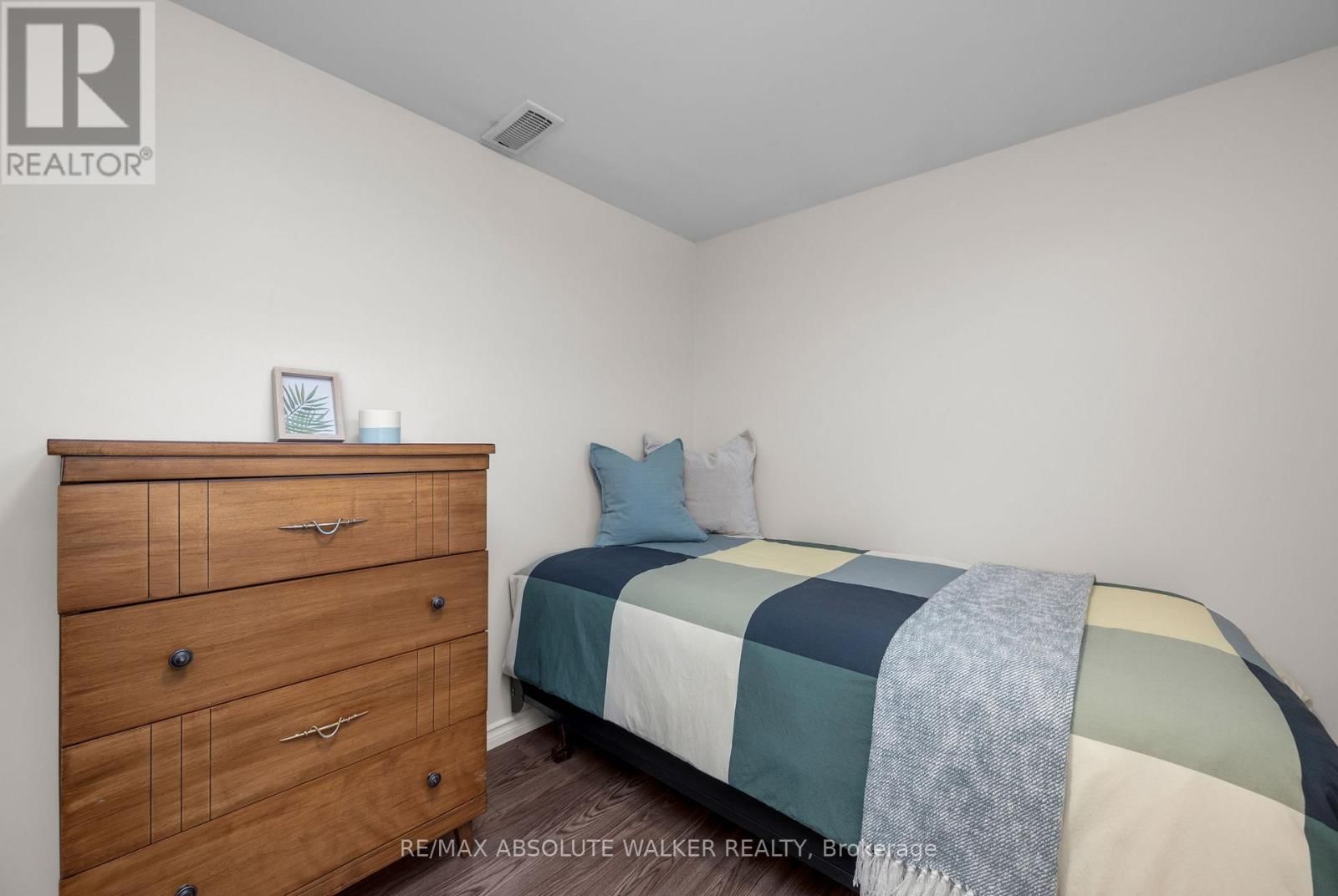 2052 VALLEY DRIVE Image 28