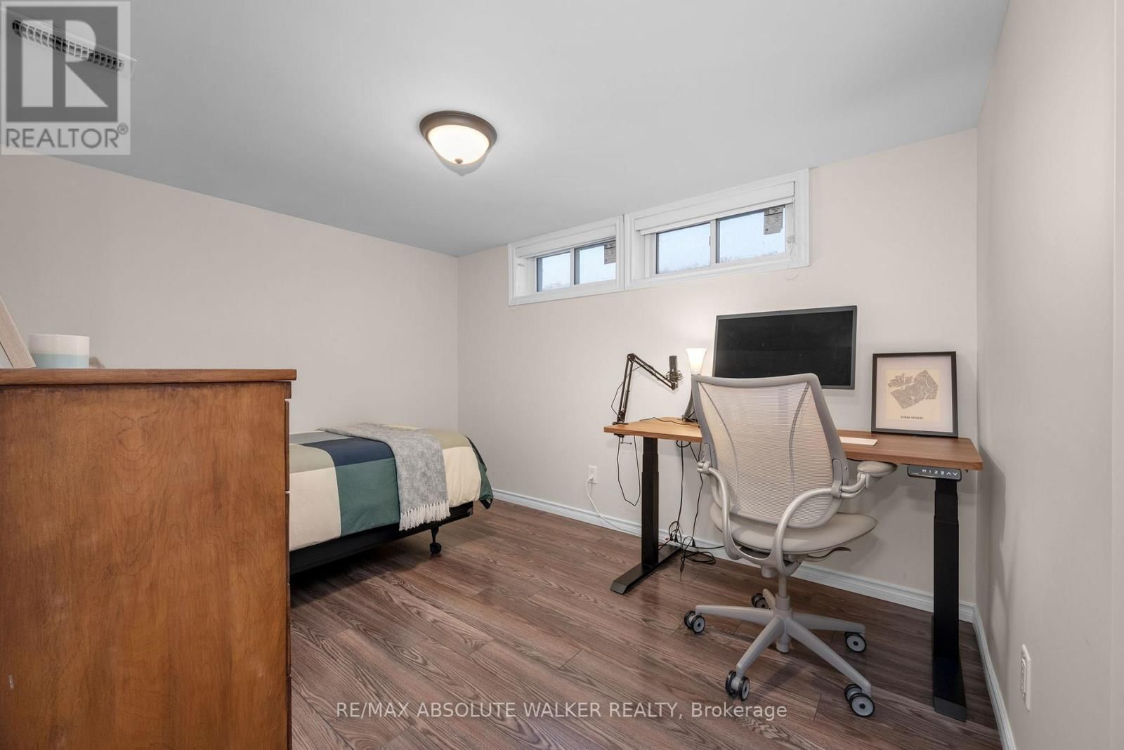 2052 VALLEY DRIVE Image 29